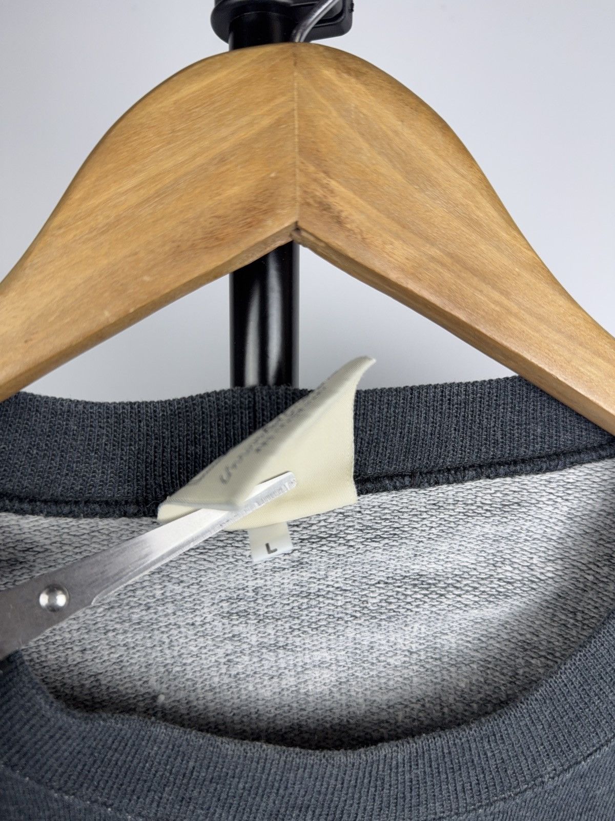 Hugo Boss 00s Hugo Boss Distressed Crewneck Sweatshirt Minimal Logo L Size US L / EU 52-54 / 3 - 3 Thumbnail