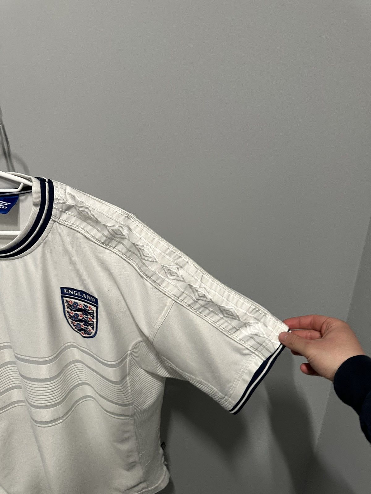 Japanese Brand Umbro England 1999 2000 Home Shirt Soccer Jersey Mike Tyson Size US XL / EU 56 / 4 - 6 Thumbnail
