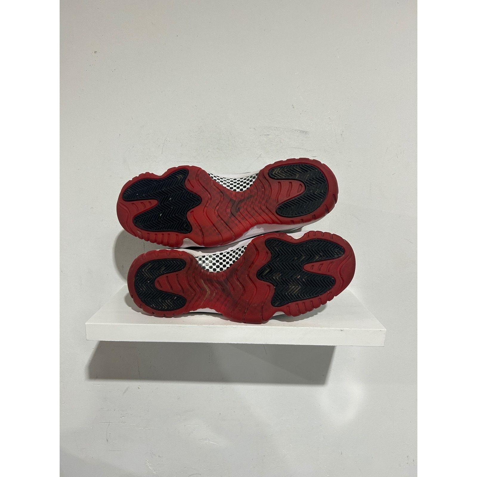 Nike JORDAN 11 RETRO 'PLAYOFFS BRED 2019' SIZE 12 PREOWNED Size US 12 / EU 45 - 5 Thumbnail