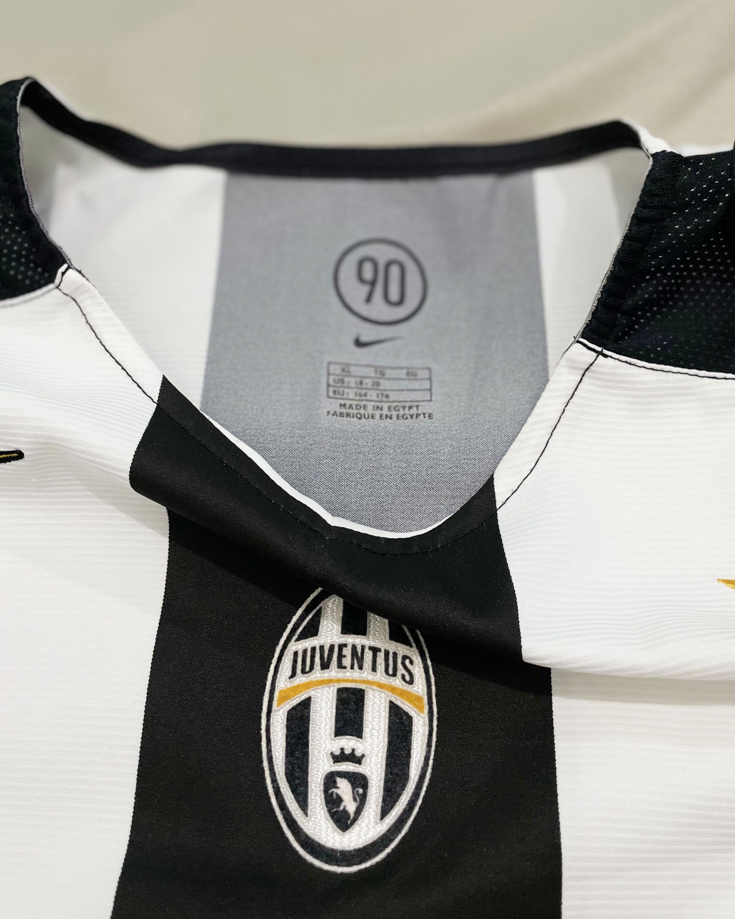 Nike Juventus Home Kit 2004 2005 BOYS Size US S / EU 44-46 / 1 - 4 Thumbnail