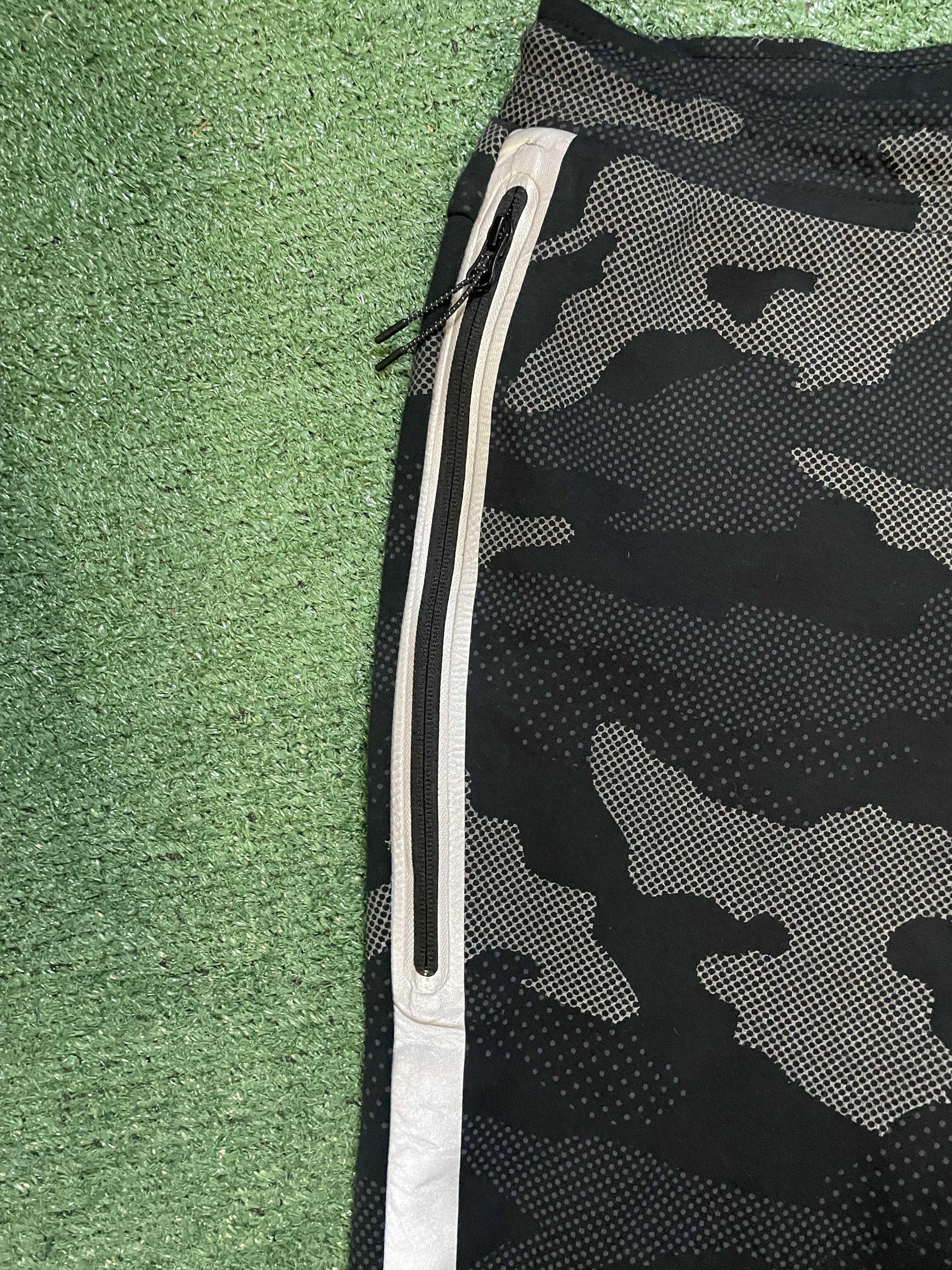 Nike Nike tech fleece hero camo pants Size US 36 / EU 52 - 6 Thumbnail