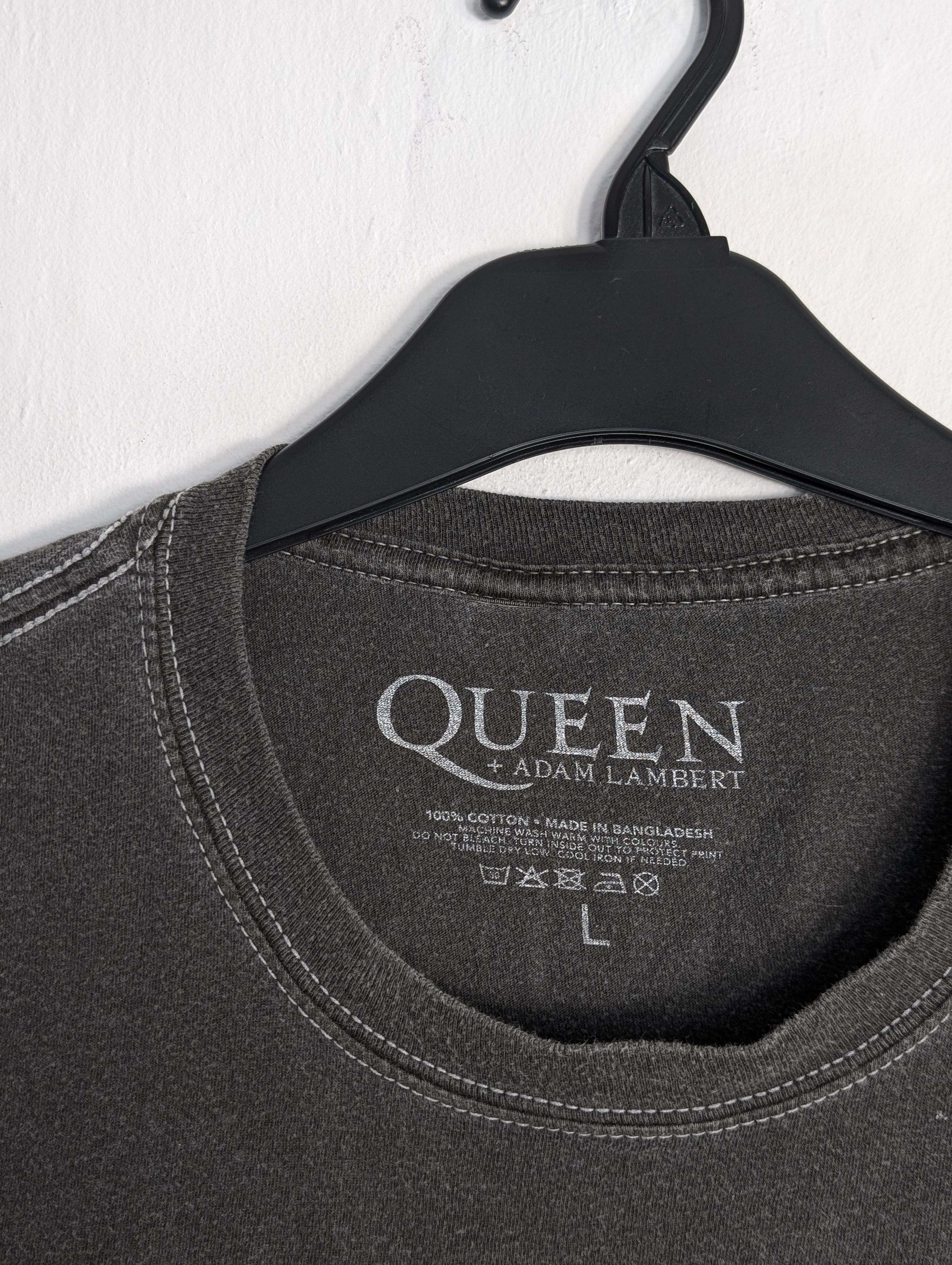 Band Tees Queen + Adam Lambert Rhapsody Tour 2022 Band T-Shirt Merch Size US L / EU 52-54 / 3 - 3 Thumbnail