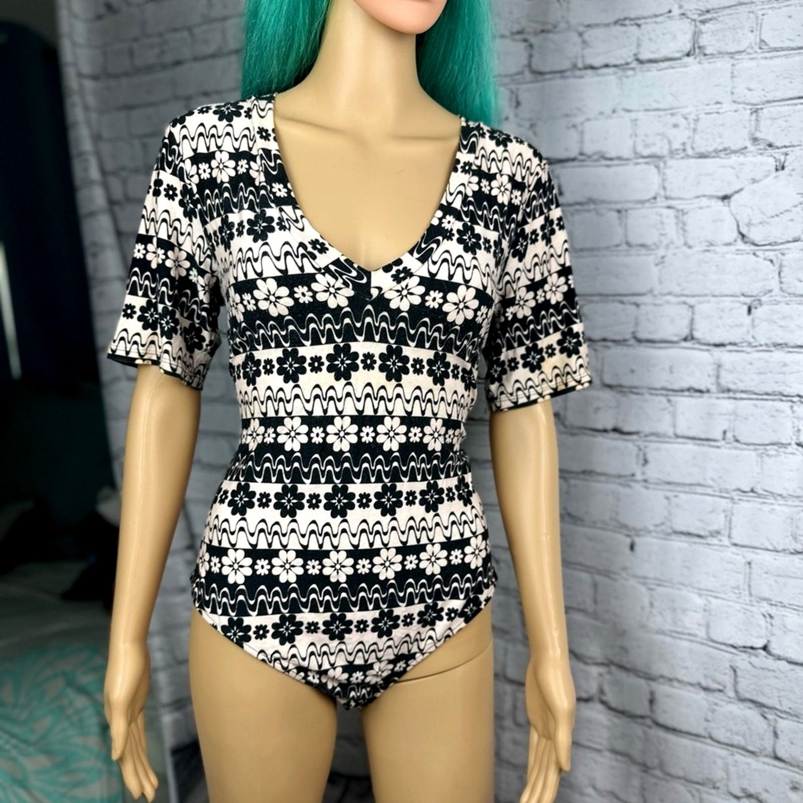Free People Free People V With It Printed Bodysuit Pink Black Floral - L Size L / US 10 / IT 46 - 3 Thumbnail