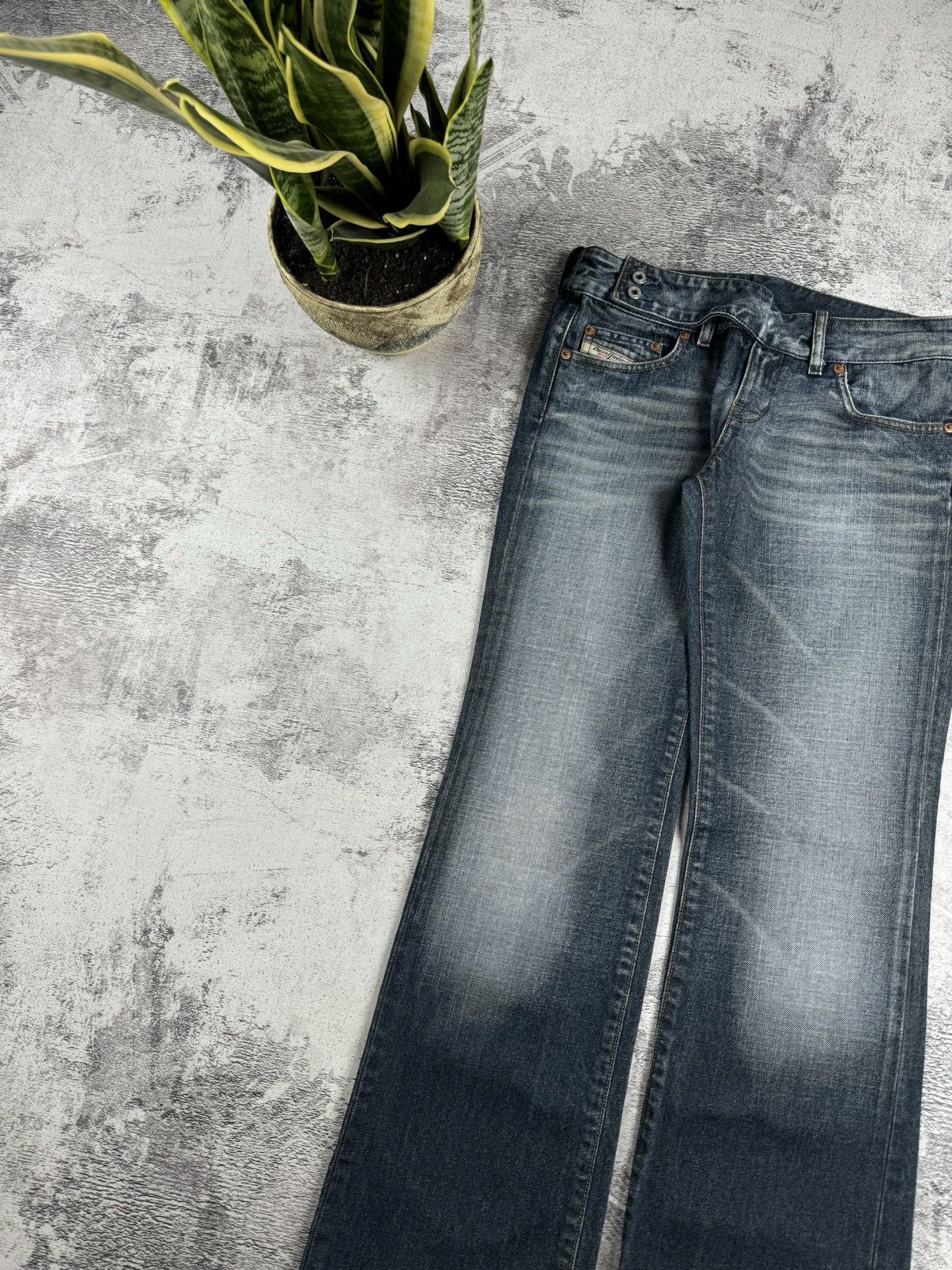 Diesel Diesel Cherone Y2K Distressed Denim Straight Jeans Trousers Size 30" / US 8 / IT 44 - 5 Thumbnail