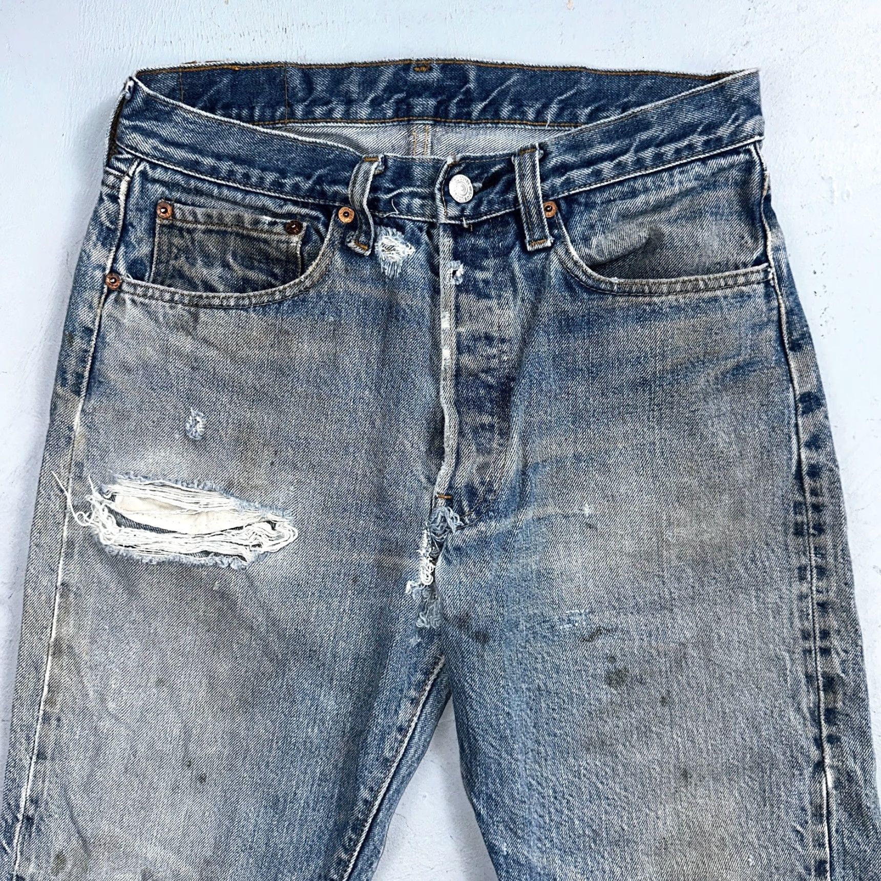 Levi's VINTAGE Levi's 501 Jeans Men 32x31 Light Wash 80s USA Distressed Straight Denim Size US 32 / EU 48 - 2 Thumbnail