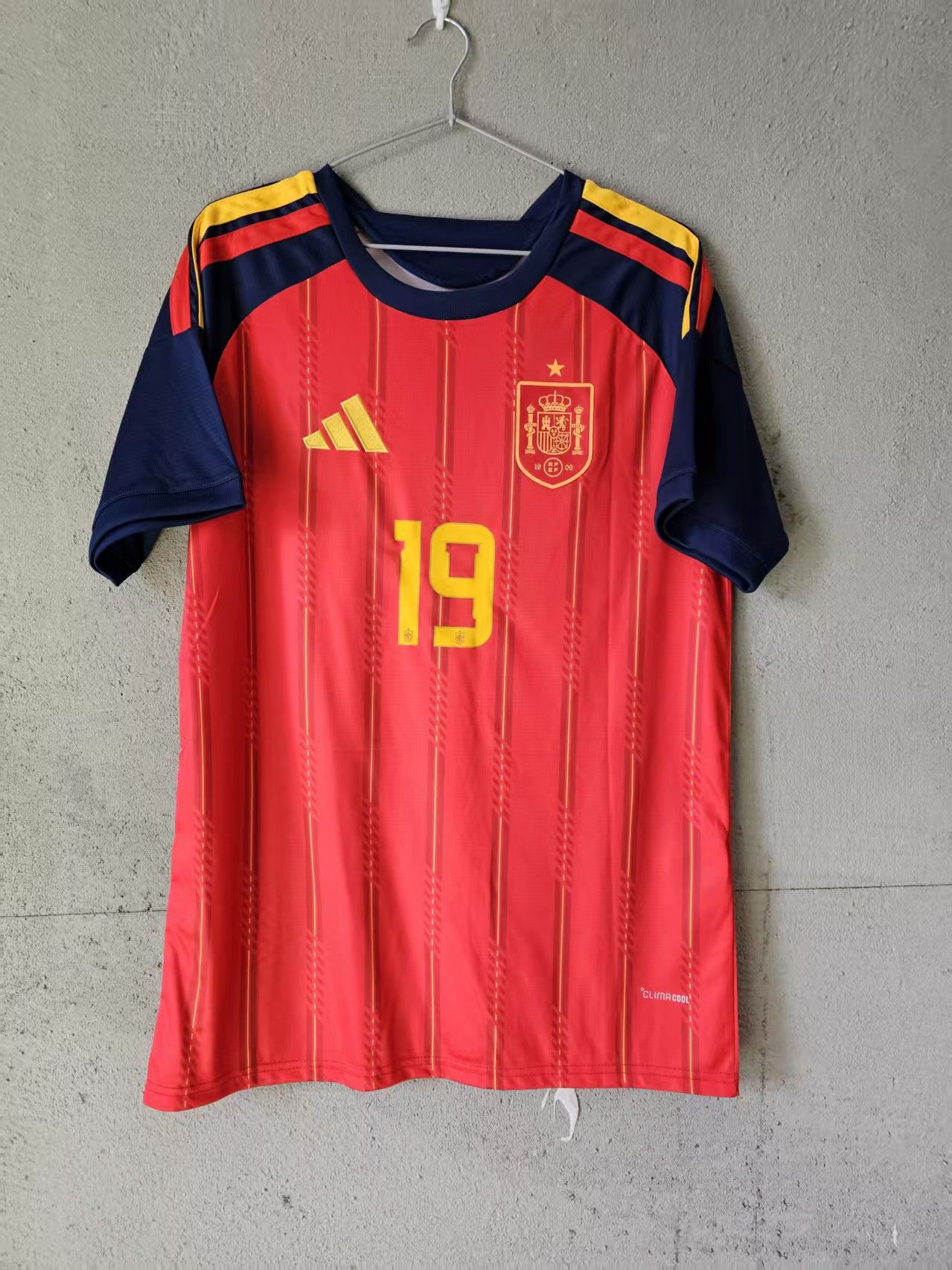 Nike 2025 26 Spain Lamine Yamal Jersey Home Size US L / EU 52-54 / 3 - 2 Thumbnail
