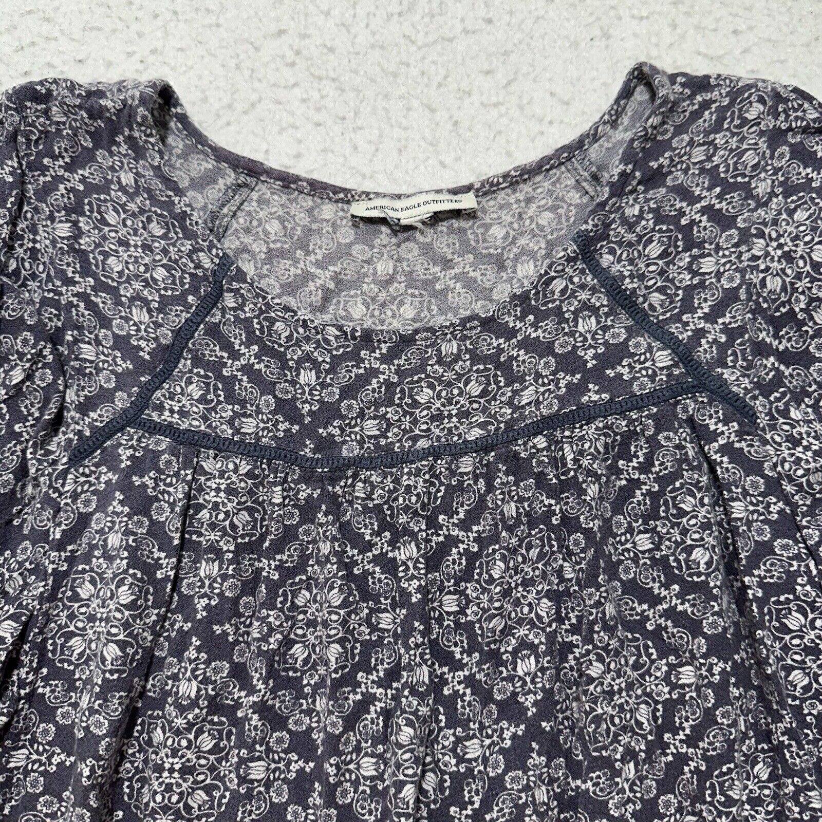 American Eagle Outfitters American Eagle Small Blue + White Floral Ruffle Blouse Top Size S / US 4 / IT 40 - 2 Thumbnail