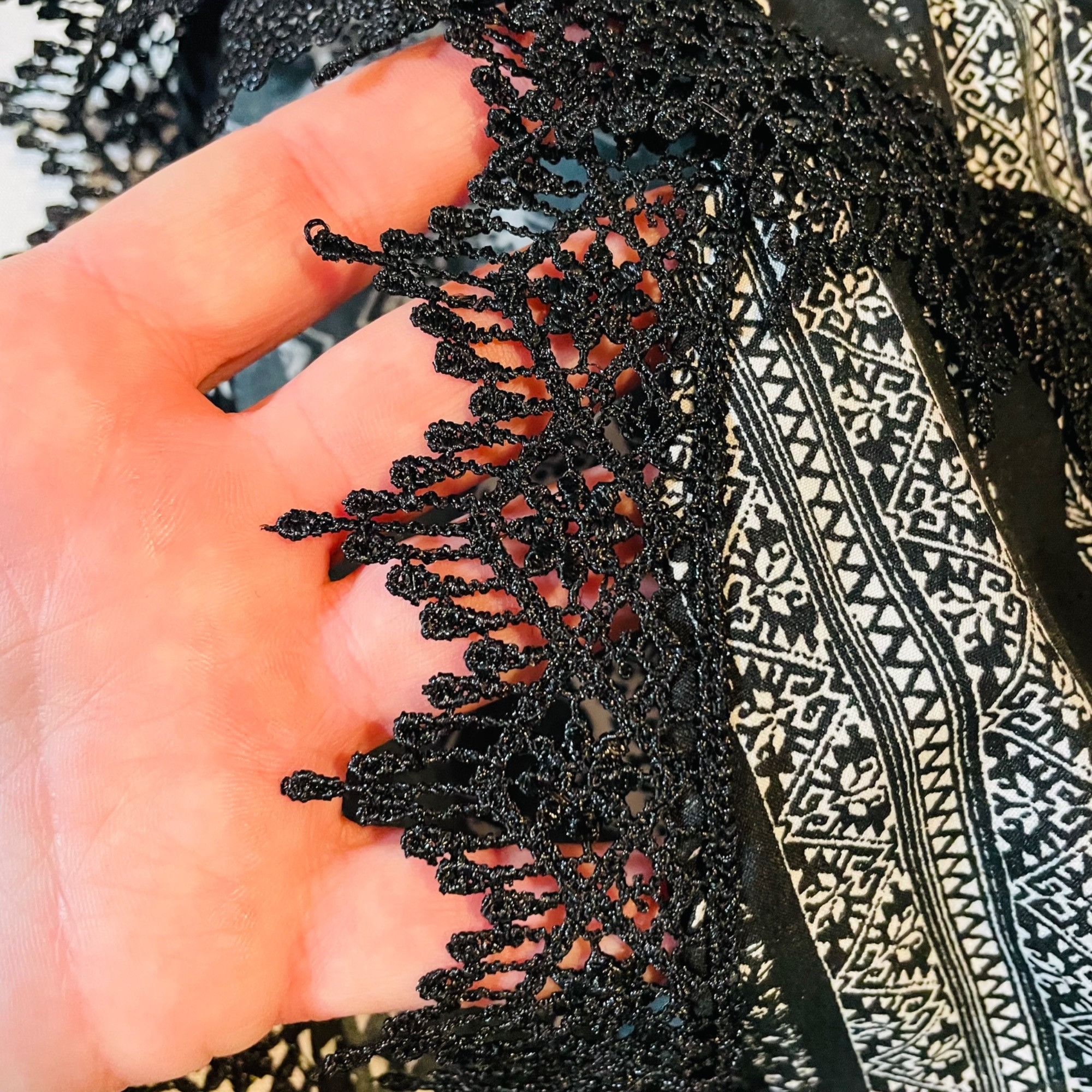 Other Charlotte Russe Womens Black & White Patterned Lace Trim Sho Size 26" / US 2 / IT 38 - 6 Thumbnail