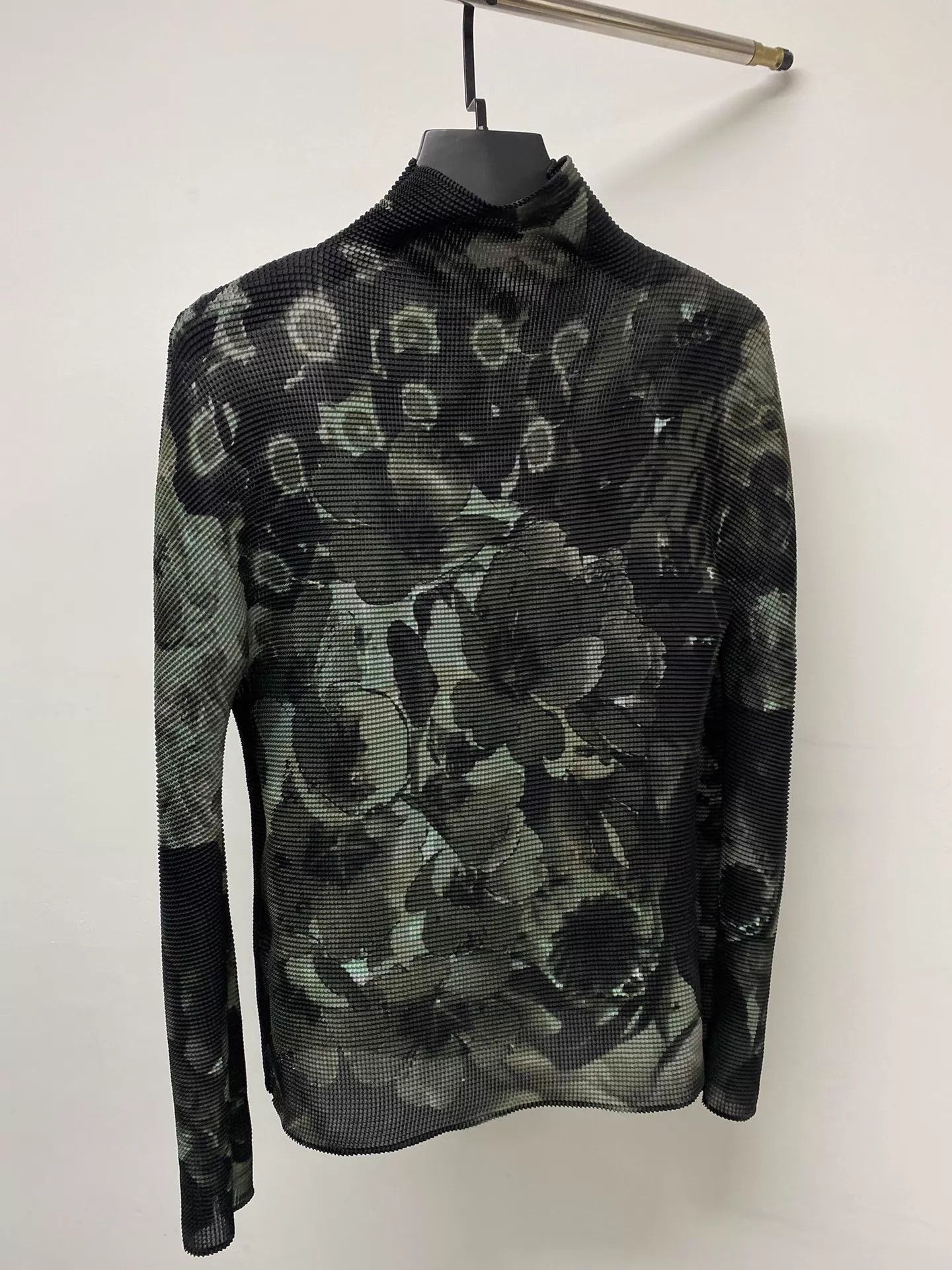 Issey Miyake ISSEY MIYAKE ME Retro Ink Floral Pleated Turtleneck Size ONE SIZE - 5 Thumbnail