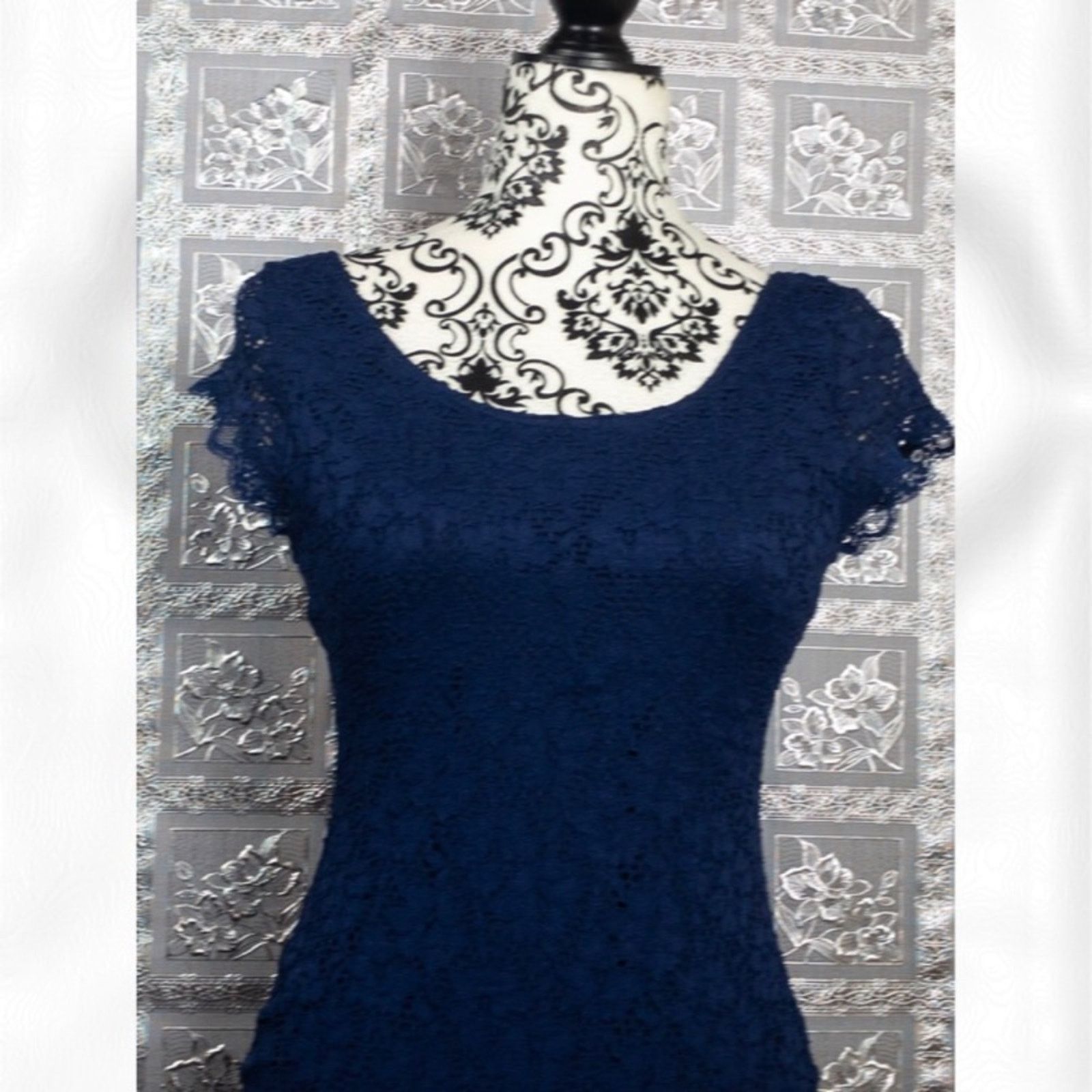 Forever 21 NWT Forever 21 Navy Blue Floral Lace Dress Size M Size M / US 6-8 / IT 42-44 - 3 Thumbnail