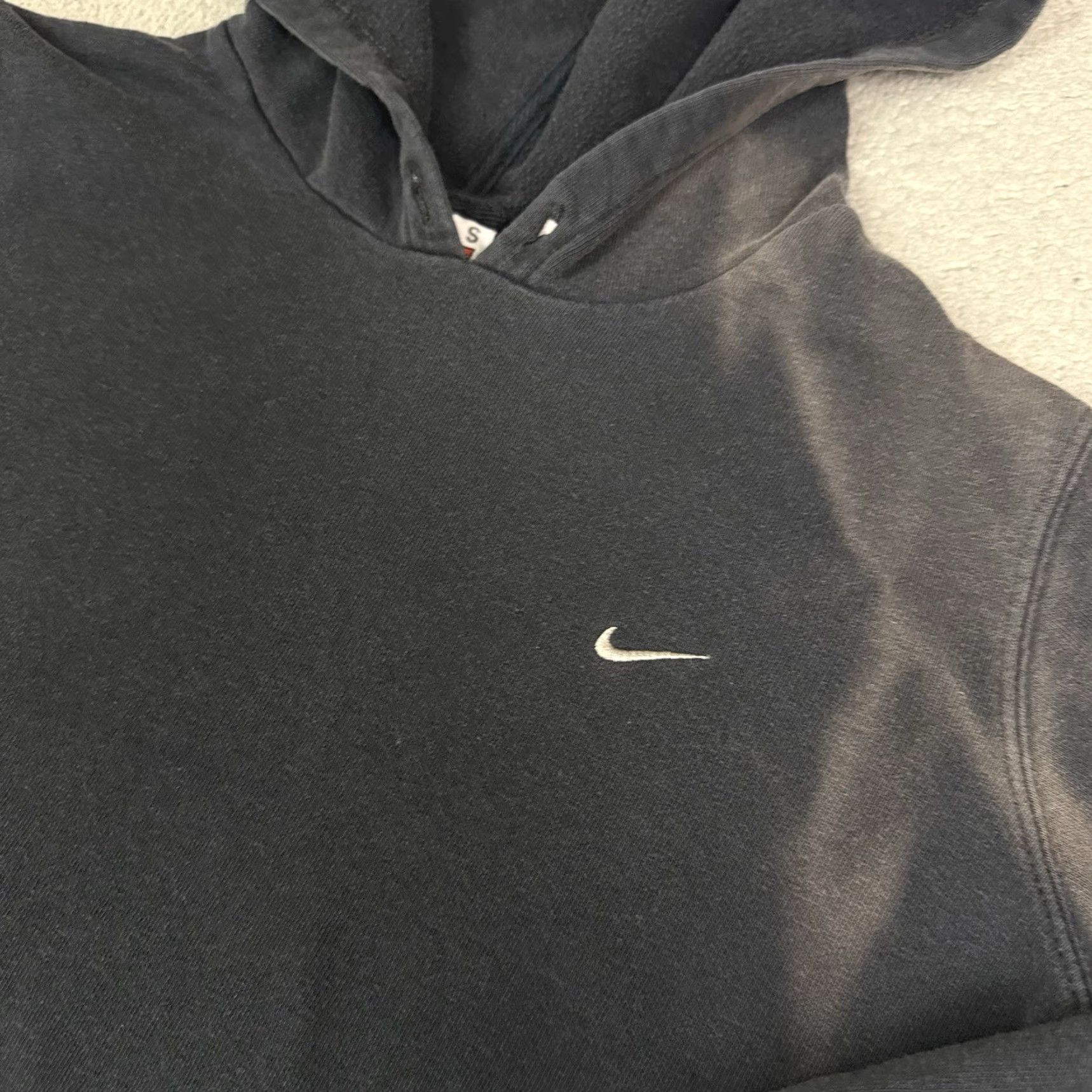 Nike VINTAGE Nike Hoodie Mens S Black Team Swoosh Sun Faded Distressed Grunge Vtg Size US S / EU 44-46 / 1 - 3 Thumbnail