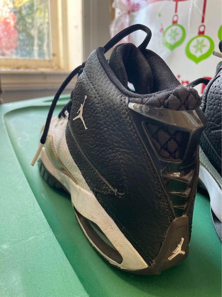 Designer 5.5Y Air Jordans B’ Loyal Size US 5.5 / EU 38 - 6 Thumbnail