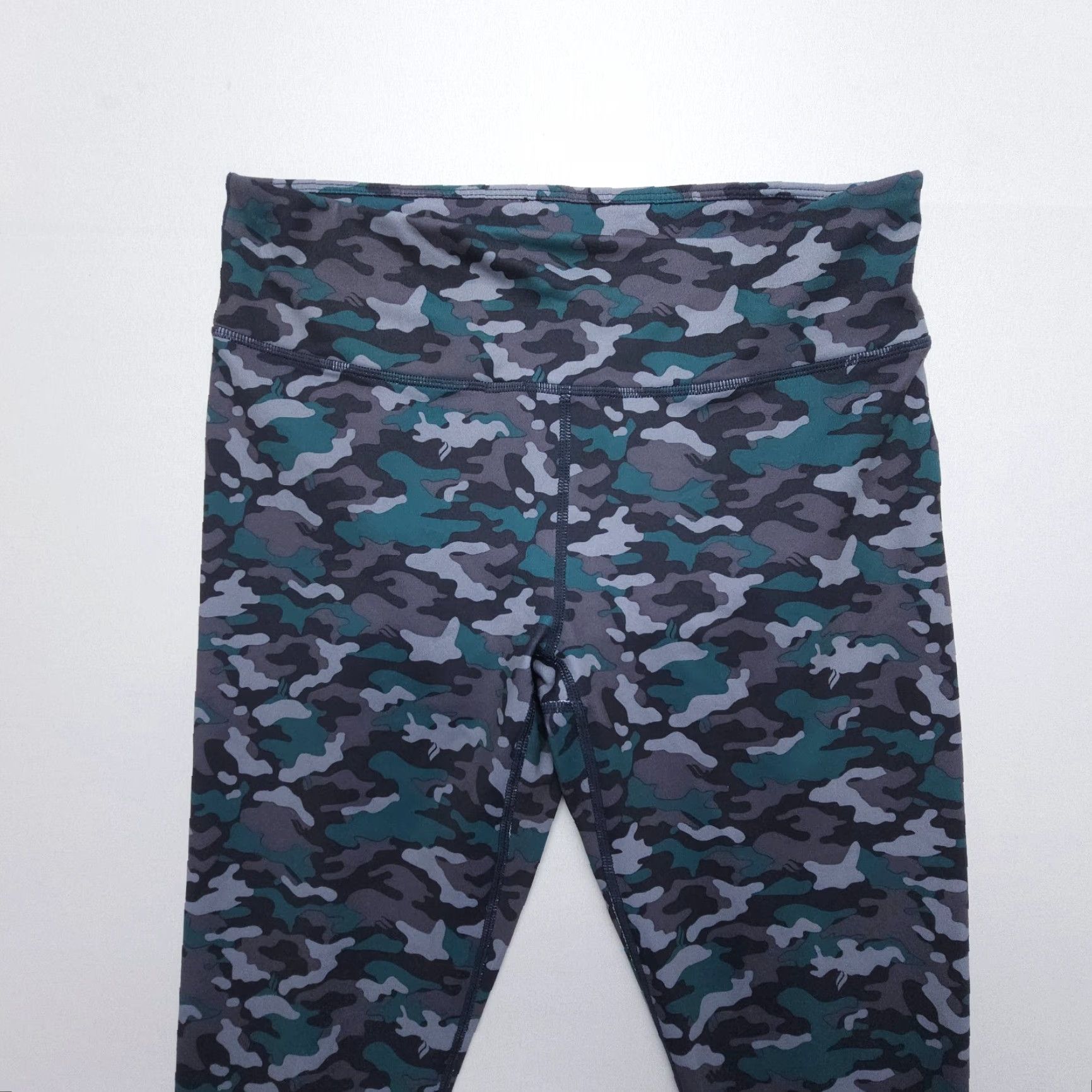 Fabletics Fabletics Powerhold Crop Leggings Womens Small Green Camo Compression Gym Yoga Size 28" / US 6 / IT 42 - 2 Thumbnail