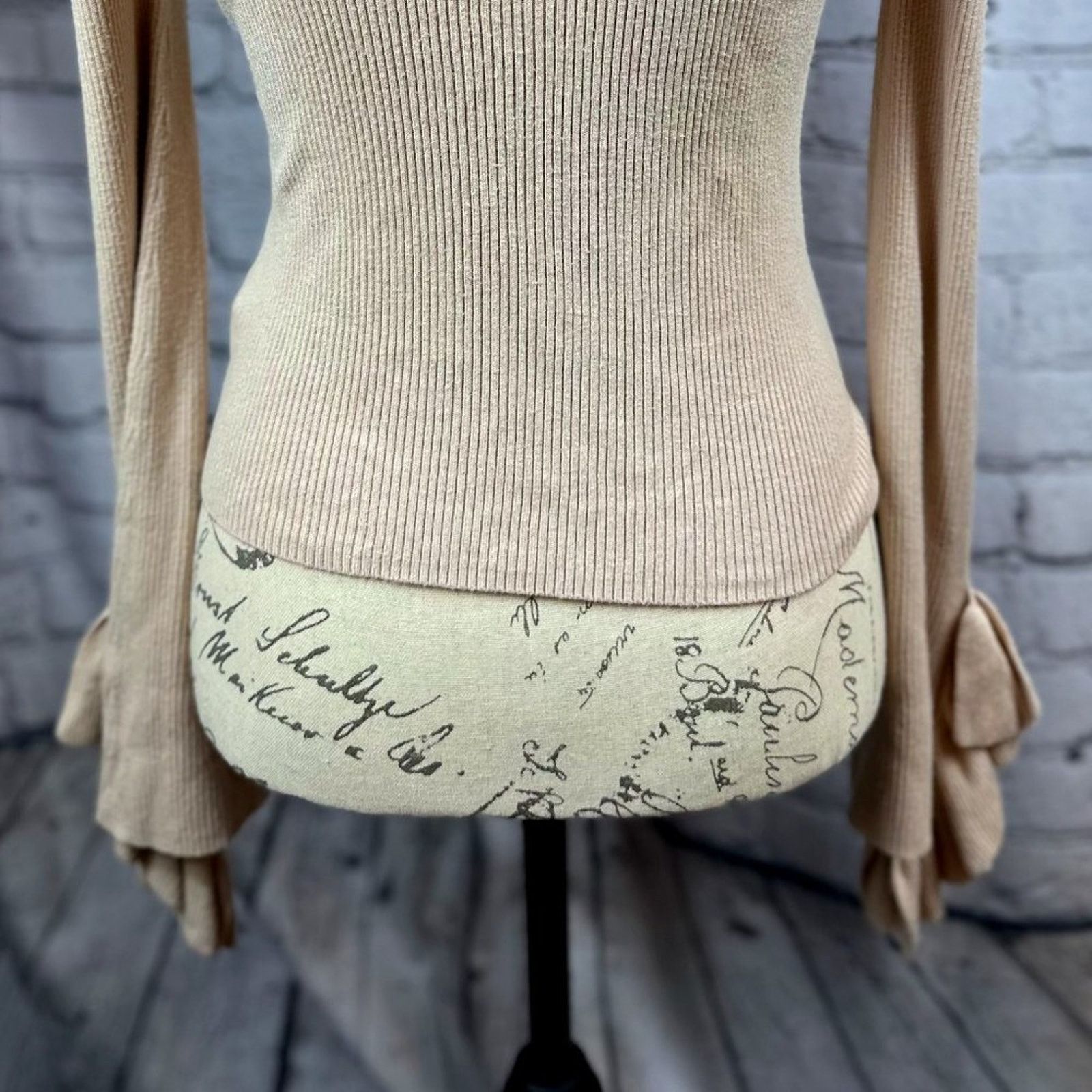 Express Express Cold Shoulder V Neck Bell Sleeve Sweater Blush M Size M / US 6-8 / IT 42-44 - 13 Thumbnail