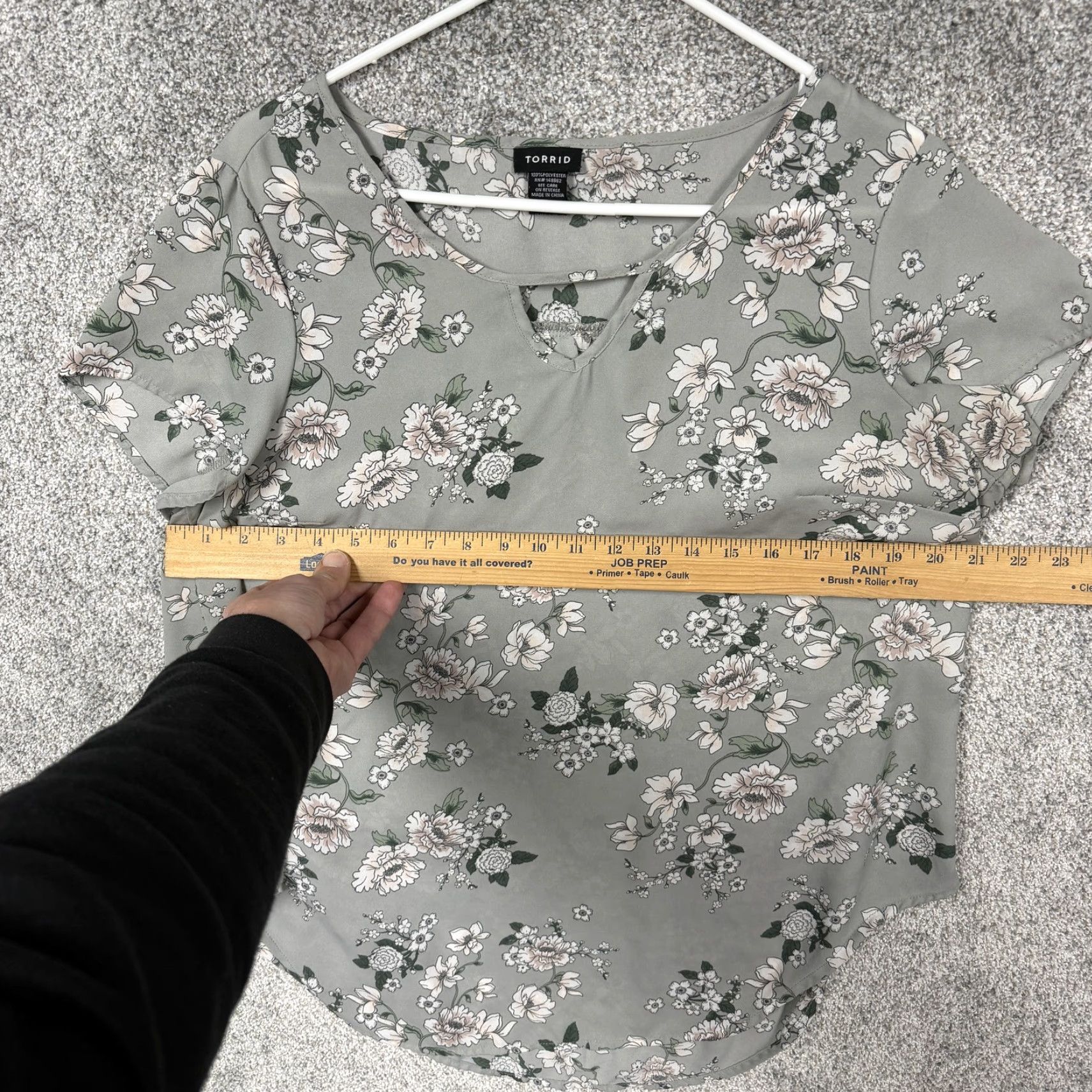 Torrid Torrid Blouse Women SS Gray Floral Scoop Neck Short Sleeve Plus 00 Casual Womens Size XXS / US 00 / IT 34 - 3 Thumbnail