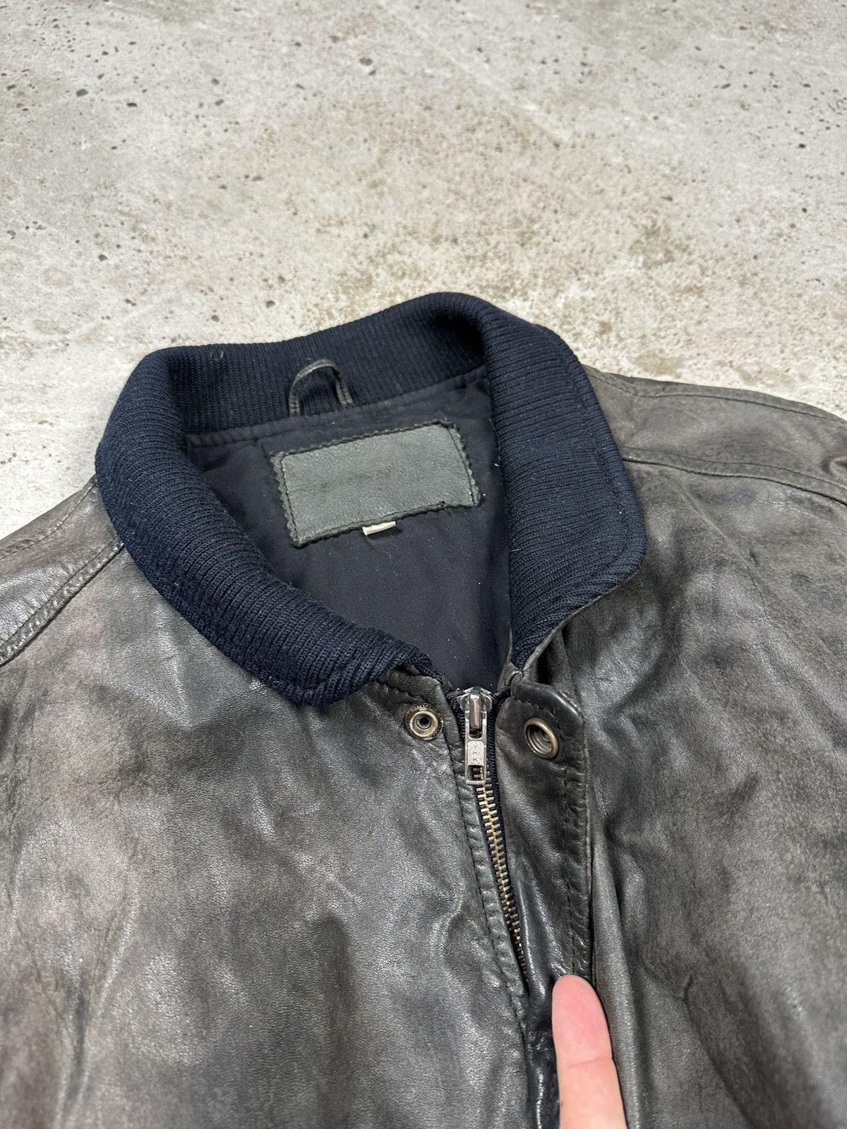 Other Vintage 90s Black Distressed Leather Bomber Jacket Army Size US XL / EU 56 / 4 - 13 Thumbnail