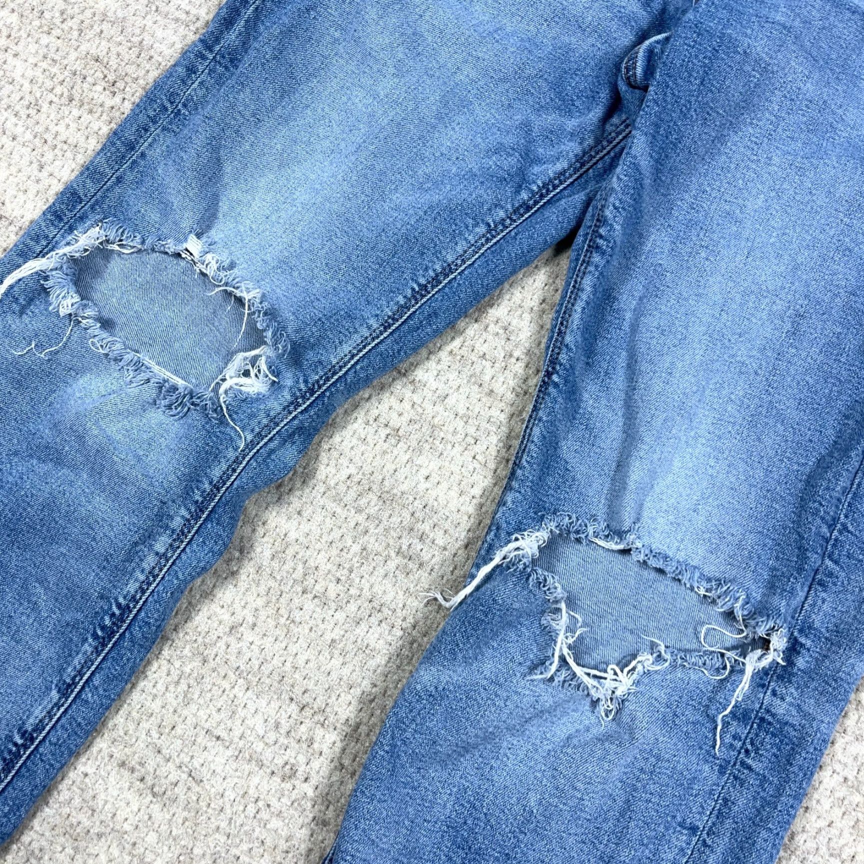 American Eagle Outfitters American Eagle Outfitters Jeans Women 4 Curvy Straight Med Wash Distressed Holes Baggy Denim Cotton Blend 5-Pocket Logo Size 27" / US 4 / IT 40 - 7 Thumbnail