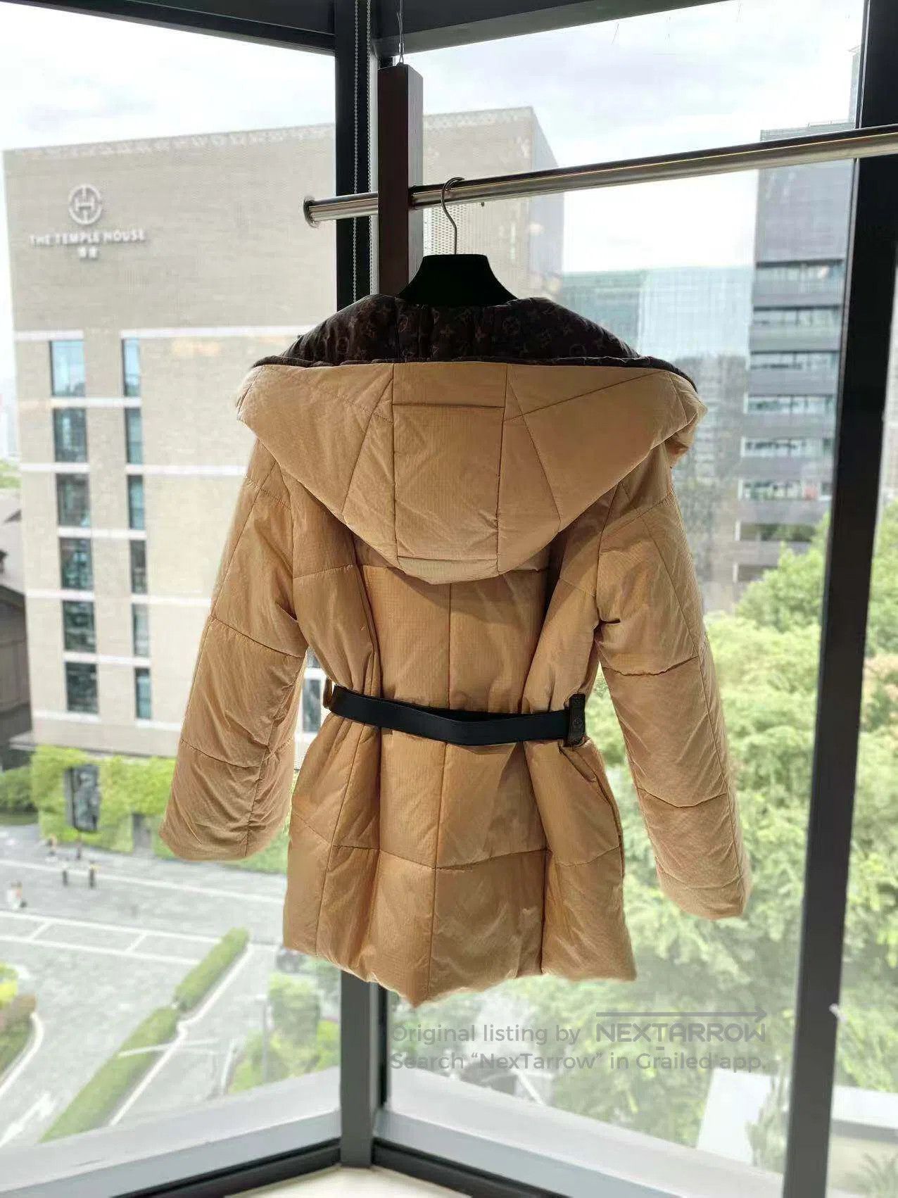 Louis Vuitton Louis Vuitton The inside is full of V-neck hooded down jac Size S / US 4 / IT 40 - 2 Thumbnail