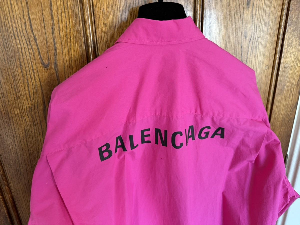 Balenciaga $1.3k FW23 Balenciaga Demna logo pink oversized shirt rare Size US L / EU 52-54 / 3 - 15 Thumbnail