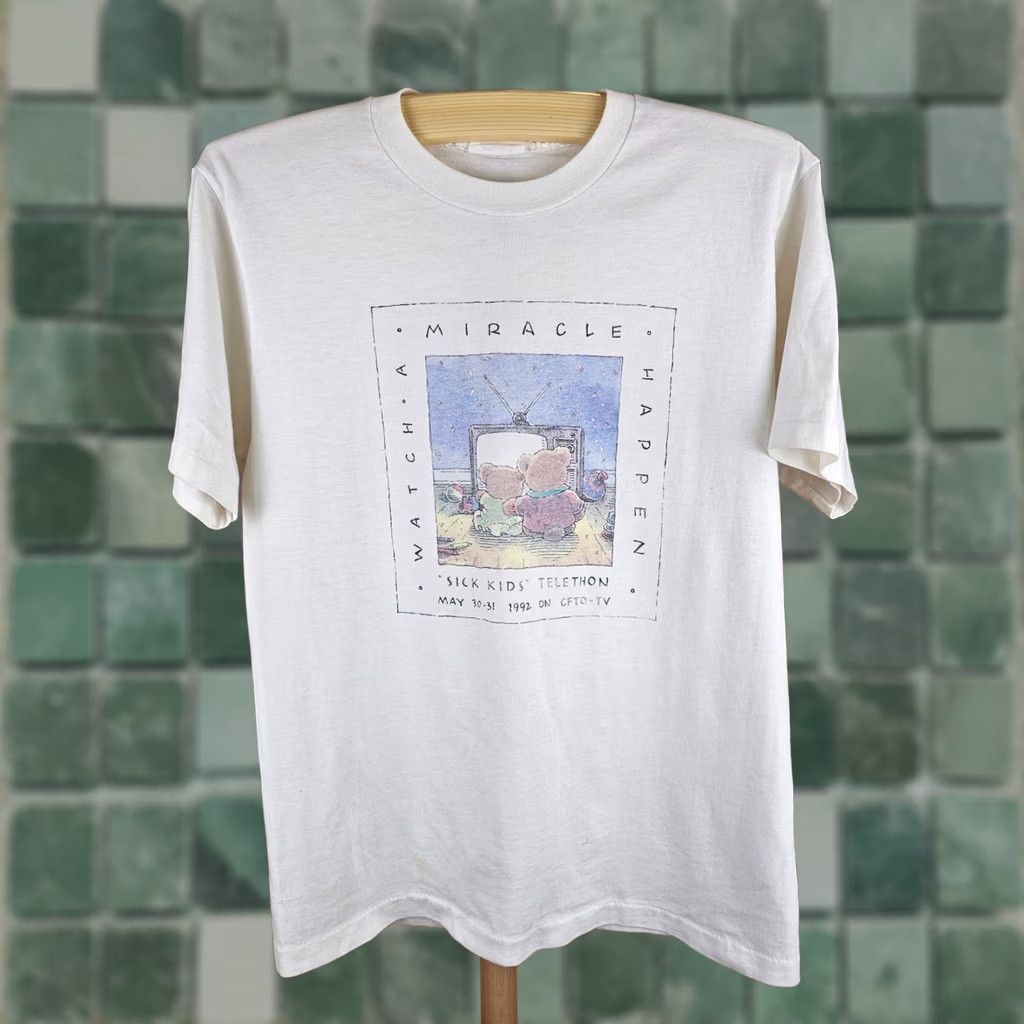 Vintage VINTAGE SICK KID TELETHON MIRACLE HAPPEN SINGLE STITCH WHITE T-SHIRT SZ M Shirt Men White 1992 Graphic Print Crew Neck Short Sleeve 19 INCH 27 INCH Size US M / EU 48-50 / 2 - 1 Thumbnail