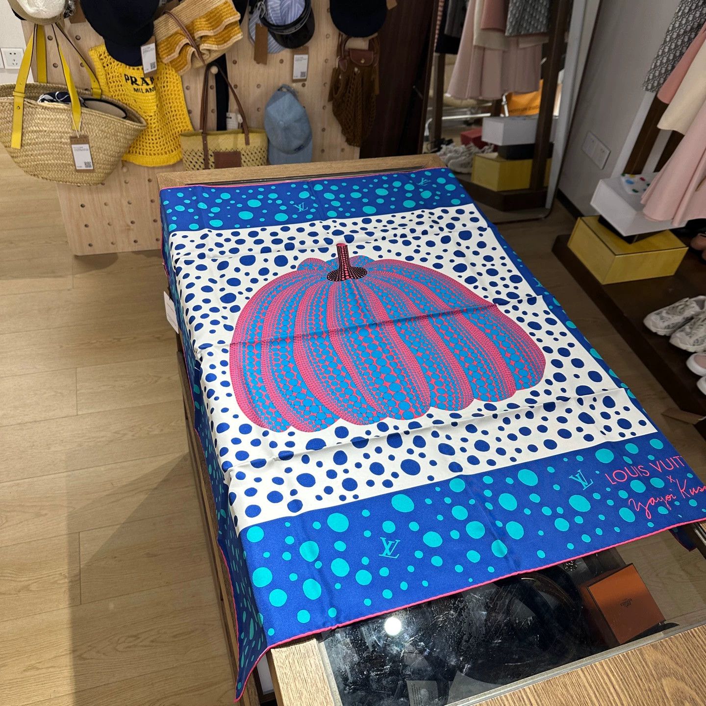 Louis Vuitton LV x Yayoi Kusama Polka Dot Pumpkin Silk Scarf Size ONE SIZE - 3 Thumbnail