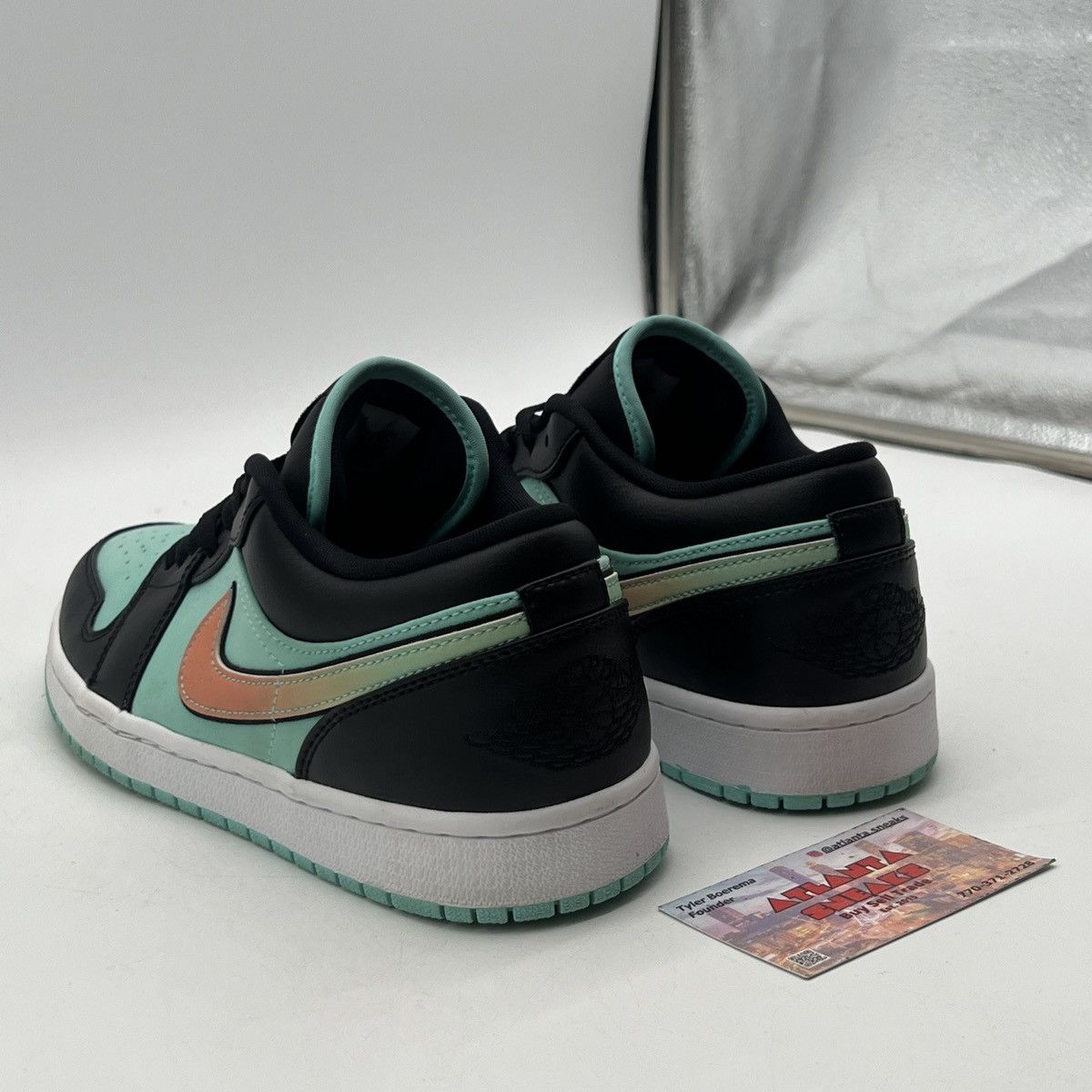 Nike Air Jordan 1 low tropical twist Size US 8.5 / EU 41-42 - 4 Thumbnail