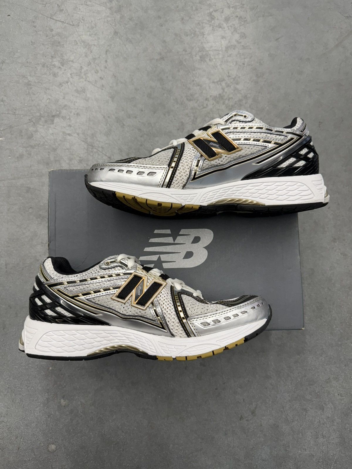 New Balance 2022 New Balance 1906R White Metallic Gold Size US 9.5 / EU 42-43 - 2 Thumbnail