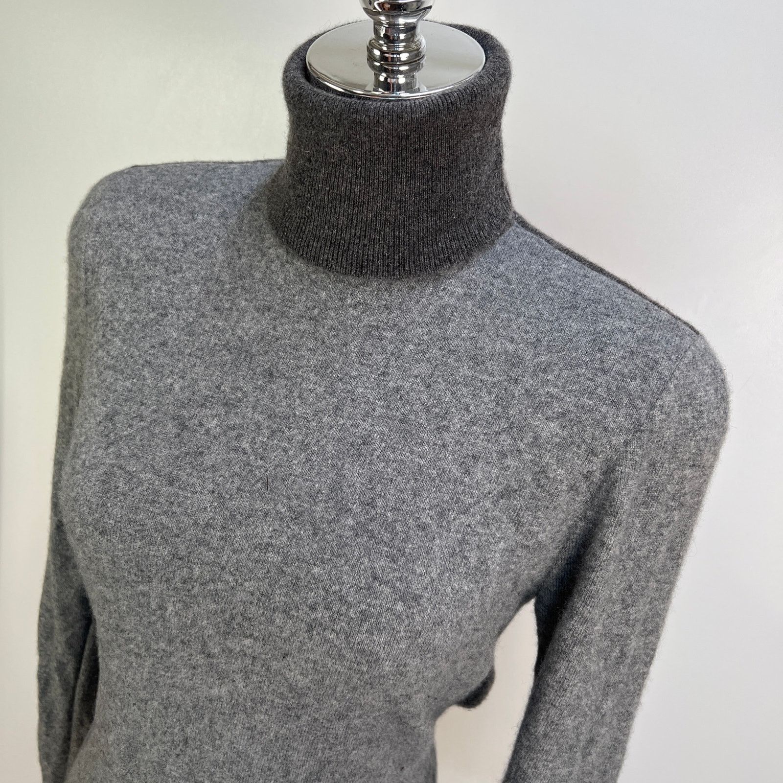 Valentino Vintage 80s Valentino Cashmere Turtleneck Gray Sweater Size S / US 4 / IT 40 - 2 Thumbnail