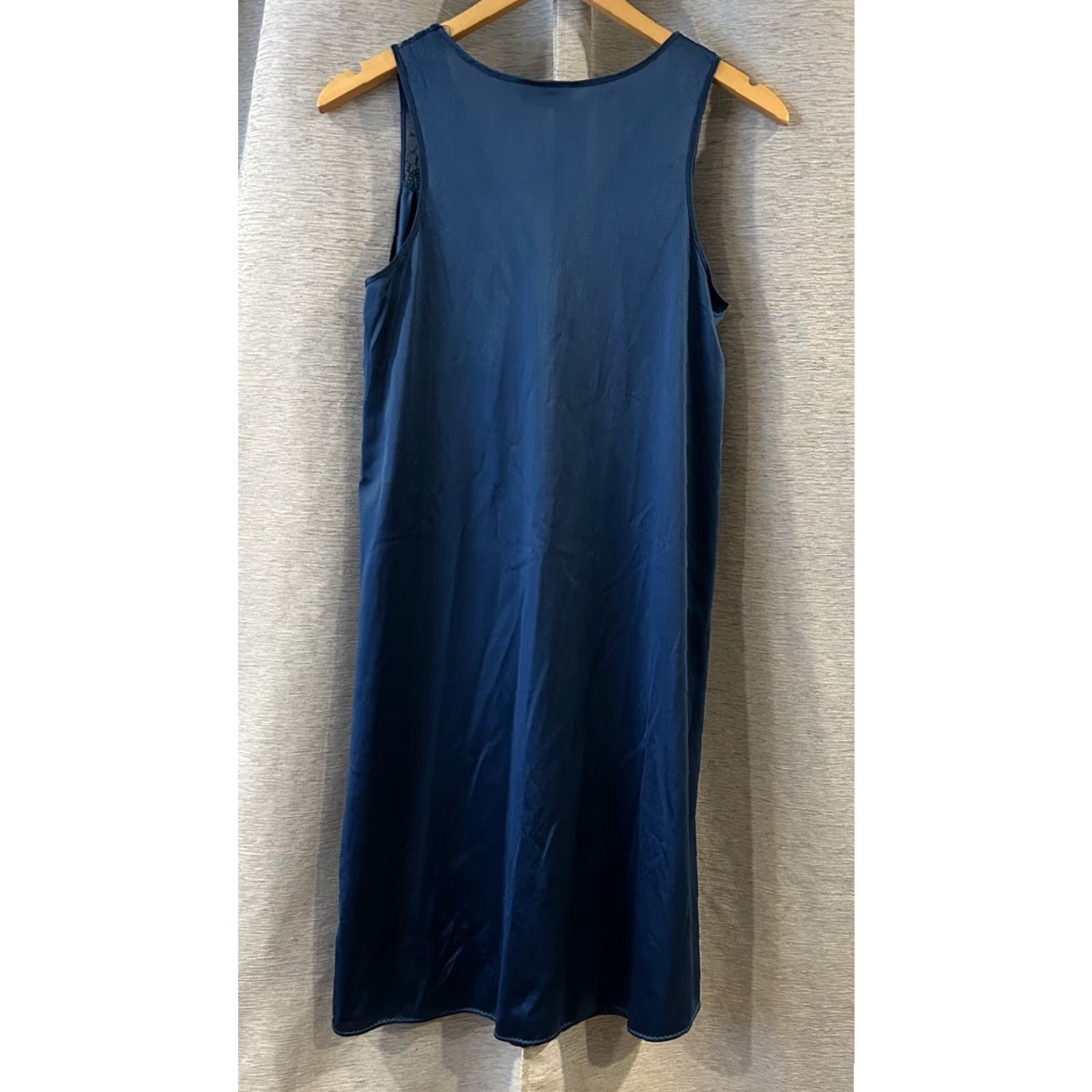Vintage VINTAGE Vanity Fair Slip Nightgown Chemise Blue Satin V-neck Embroidered Flowers S Small Womens Size ONE SIZE - 3 Thumbnail