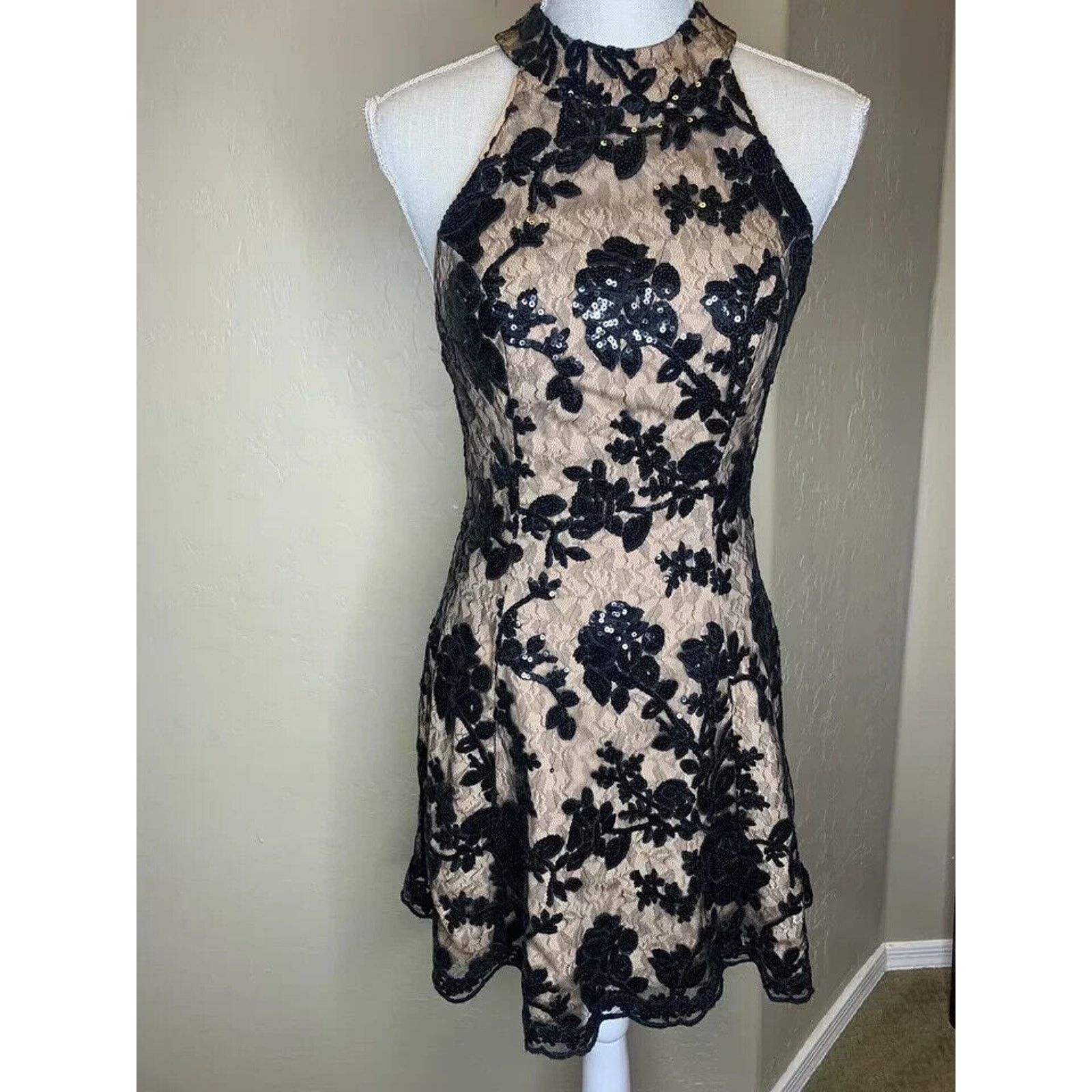 Dress the Population Dress the Population Abbie Black Sequin Lace Mini Dress L Size L / US 10 / IT 46 - 4 Thumbnail