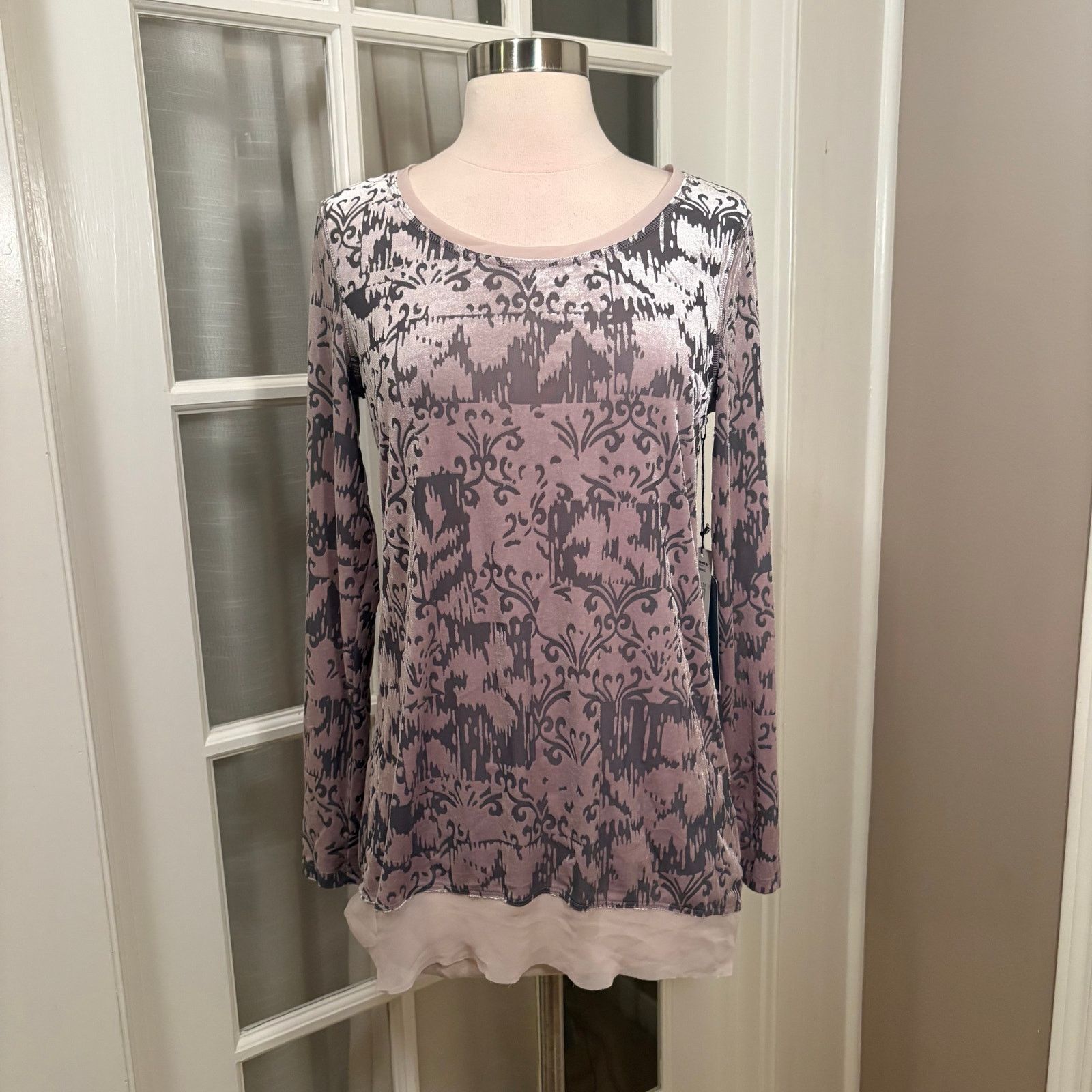 Vera Wang Simply Vera Vera Wang Long Sleeve NWT Small Lavender Blouse Size S / US 4 / IT 40 - 1 Thumbnail