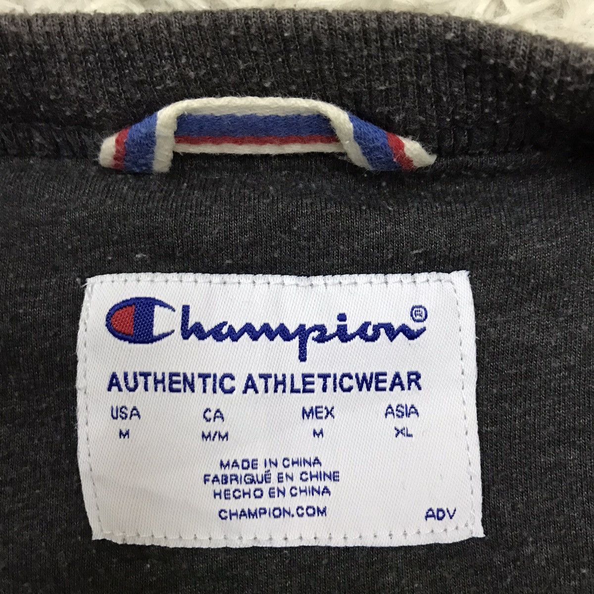 Champion CHAMPION AUTHENTIC ATHLETICWEAR SMALL LOGO SWEATSHIRT Size US M / EU 48-50 / 2 - 10 Thumbnail