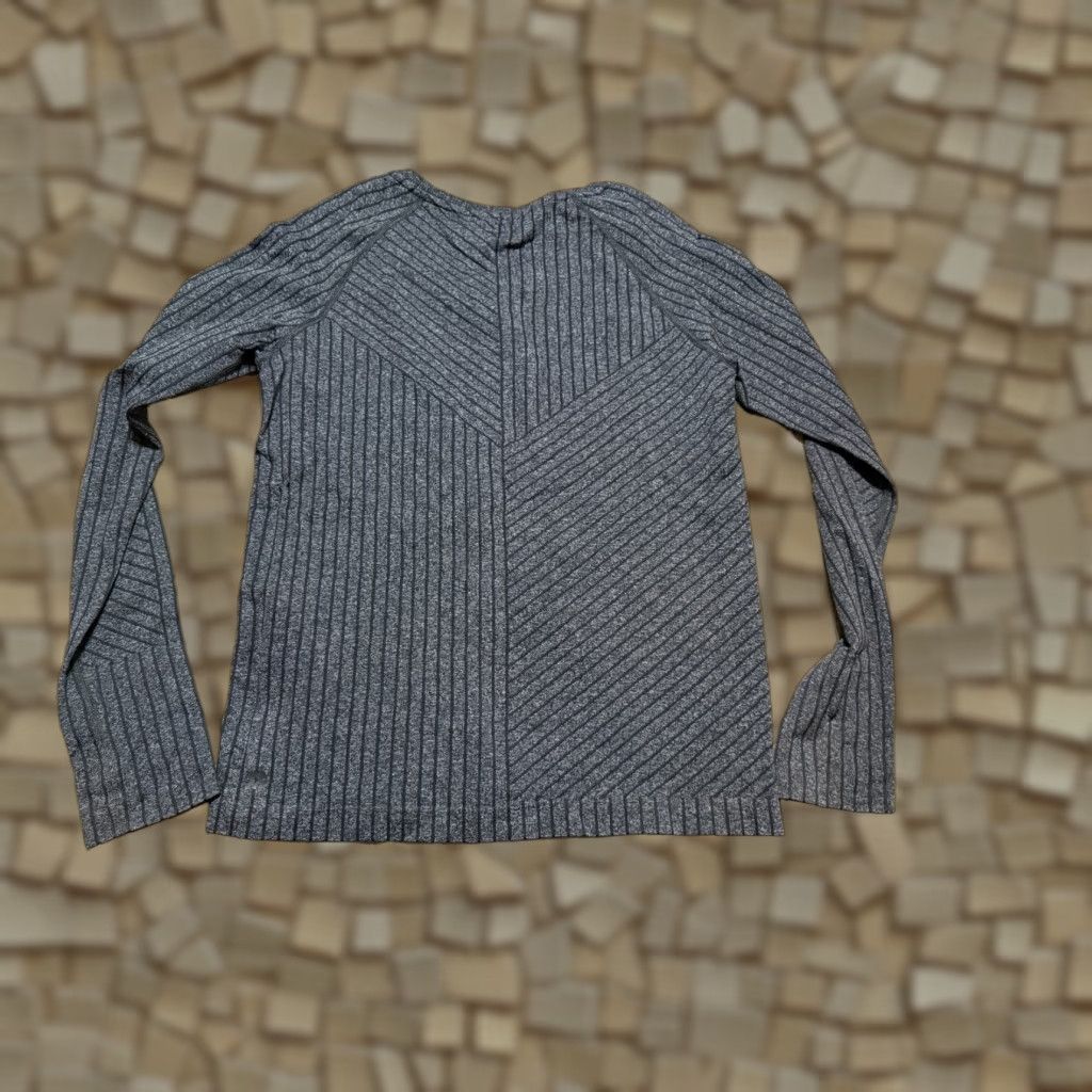 Vintage All in Motion Shirt Womens Medium Gray Black Stripe Long Sleeve Athletic Wear Size M / US 6-8 / IT 42-44 - 1 Thumbnail
