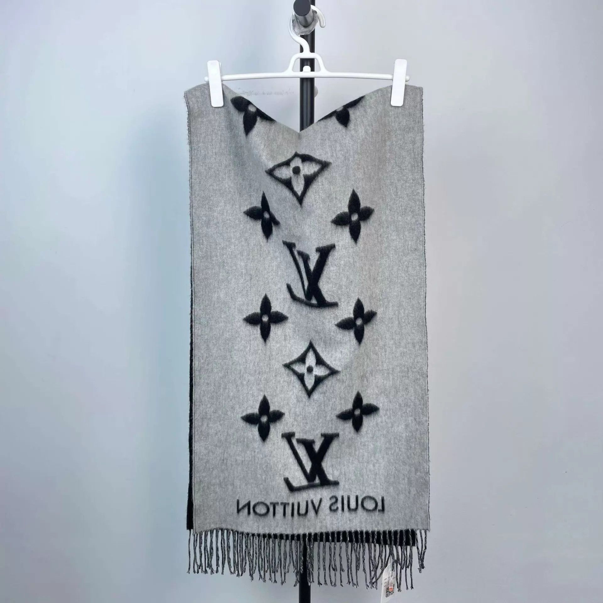 Louis Vuitton LV 95 New Wool Scarf 180x45 Black Gray Size ONE SIZE - 2 Thumbnail