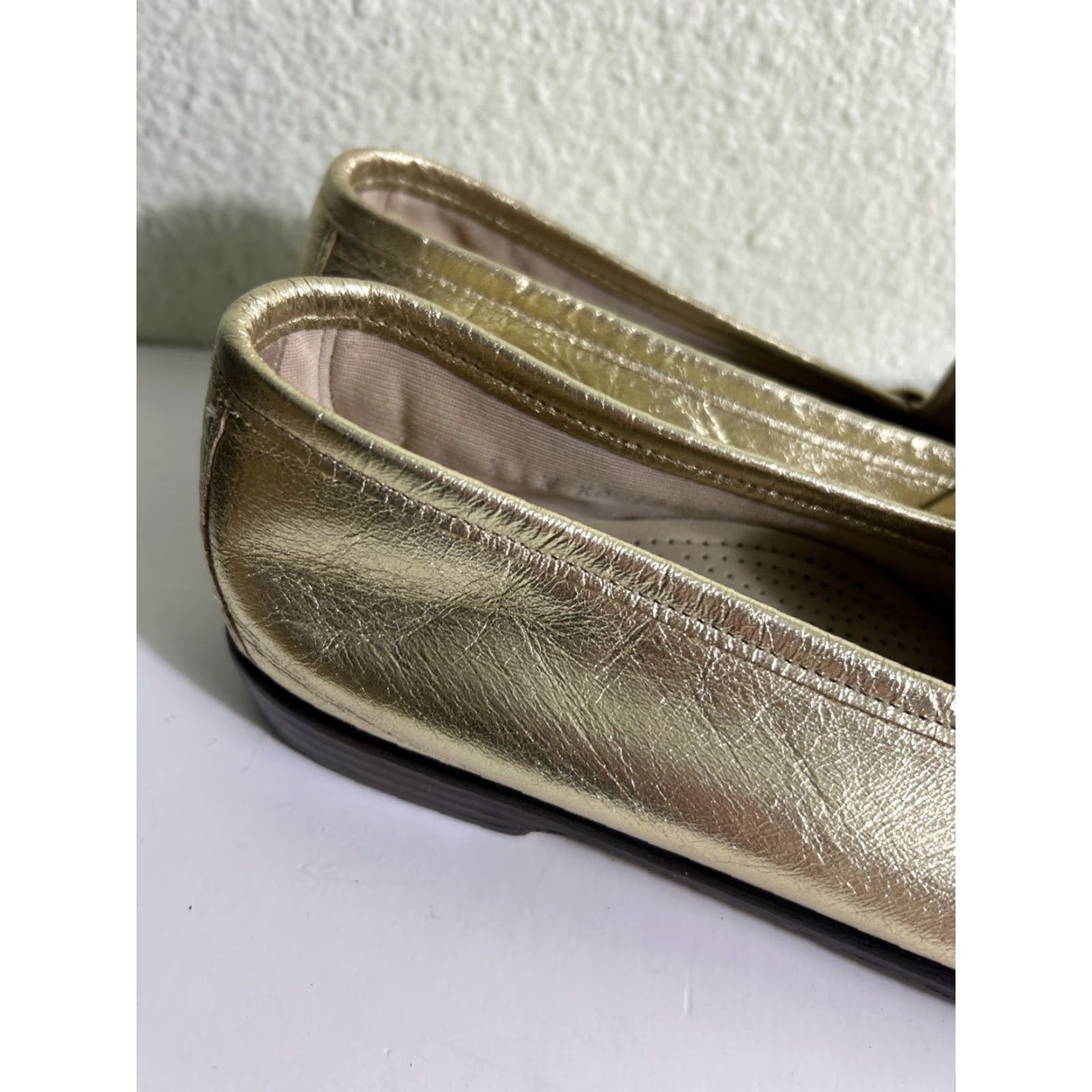 SAS SAS Women’s Size 9 W Gold Loafers Flat Slip On Size US 9 / IT 39 - 3 Thumbnail