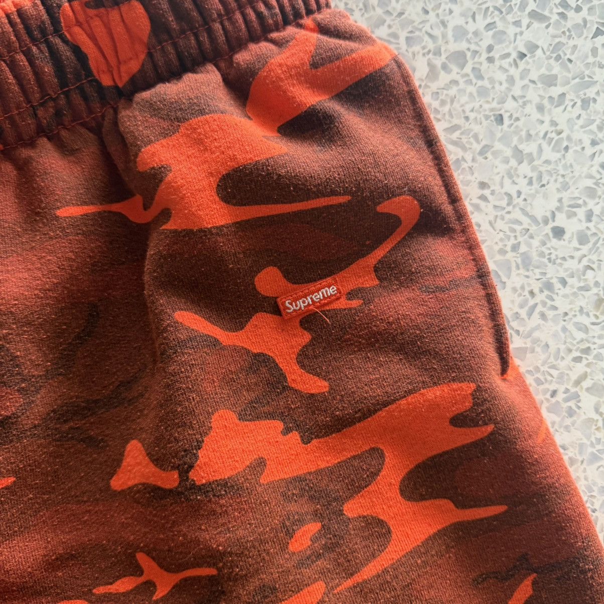 Supreme Supreme Small Box Red Camo Sweatshorts Size US 30 / EU 46 - 4 Thumbnail
