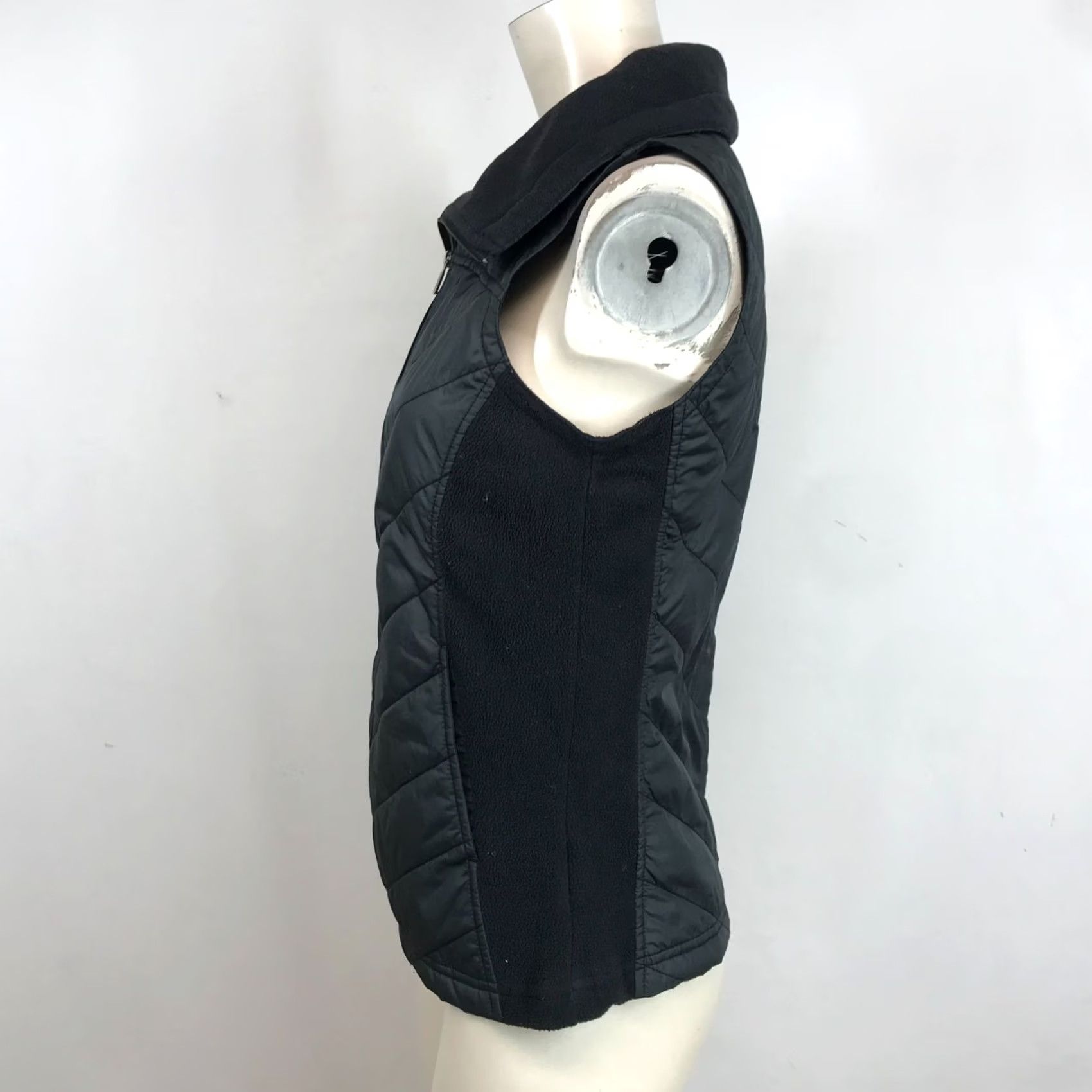 Vintage COLUMBIA WOMEN'S XS BLACK QUILTED FULL ZIP VEST Size XS / US 0-2 / IT 36-38 - 6 Thumbnail