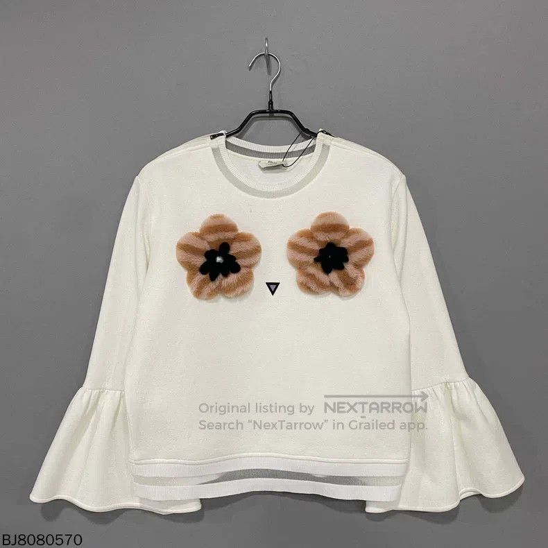 Fendi Fendi Mink Fur Flower Embellished Bell Sleeve Sweatshirt Size XS / US 0-2 / IT 36-38 - 1 Thumbnail