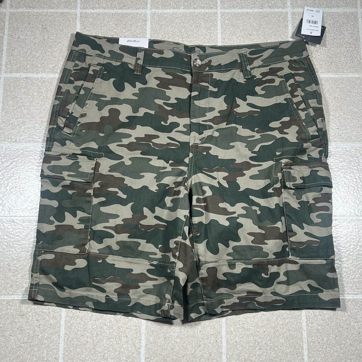 Eddie Bauer Eddie Bauer Twill Cargo Shorts Mens 36 Green Camo Pockets Size US 36 / EU 52 - 1 Thumbnail
