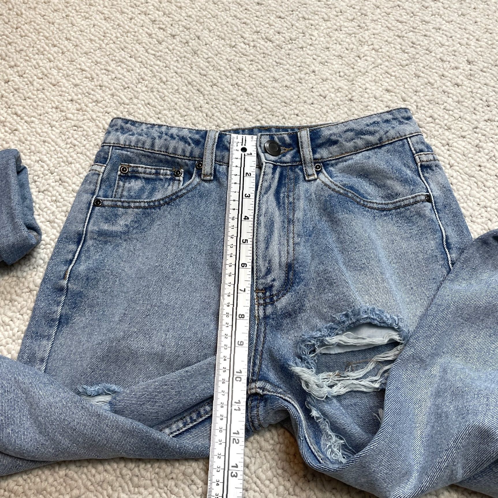 Boohoo Boohoo Jeans Womens 2 Light Wash Blue Distressed Rips Boyfriend 27x25 Rolled New Size 26" / US 2 / IT 38 - 4 Thumbnail