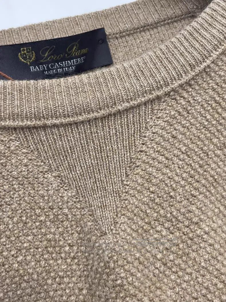 Loro Piana Loro Piana Solid color knitted cashmere sweater. Size S / US 4 / IT 40 - 3 Thumbnail