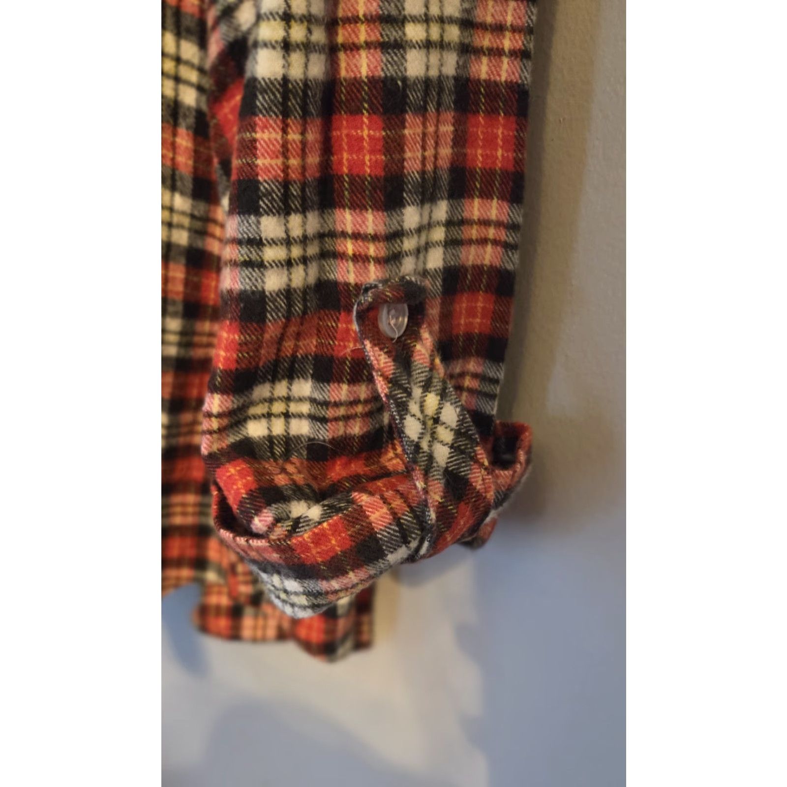 Vintage VINTAGE Coruss Collarless Plaid Flannel Shirt Button Cuff L Unisex Adults Red Black 3/4 Sleeve Button-Up Casual Size US L / EU 52-54 / 3 - 2 Thumbnail
