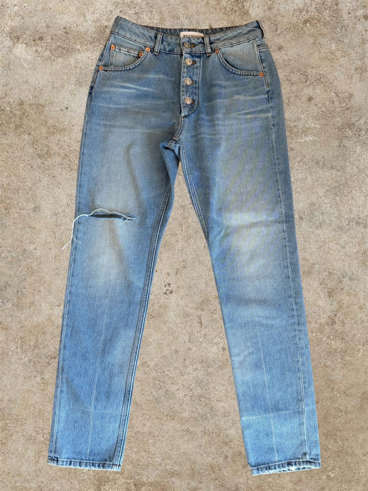 Balenciaga Balenciaga light wash denim jeans with distressed knee Size 24" / US 00 / IT 34 - 1 Thumbnail