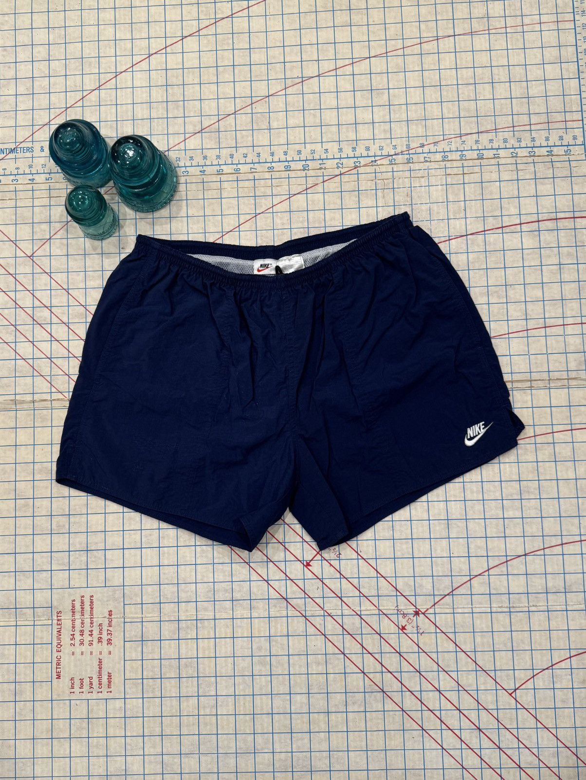Nike Vintage 90’s Nike White Tag Shorts Navy Size XL 4” Inseam Size US 38 / EU 54 - 3 Thumbnail
