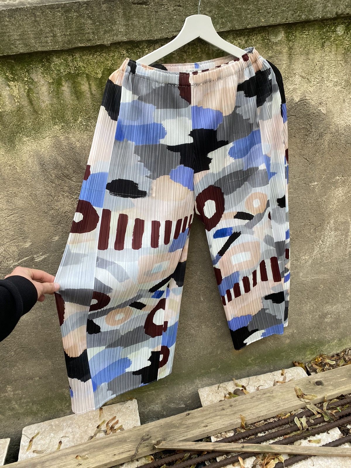 Pleats Please Issey Miyake Pleats Please Issey Miyake Overprinted Pants Size 27" / US 4 / IT 40 - 2 Thumbnail