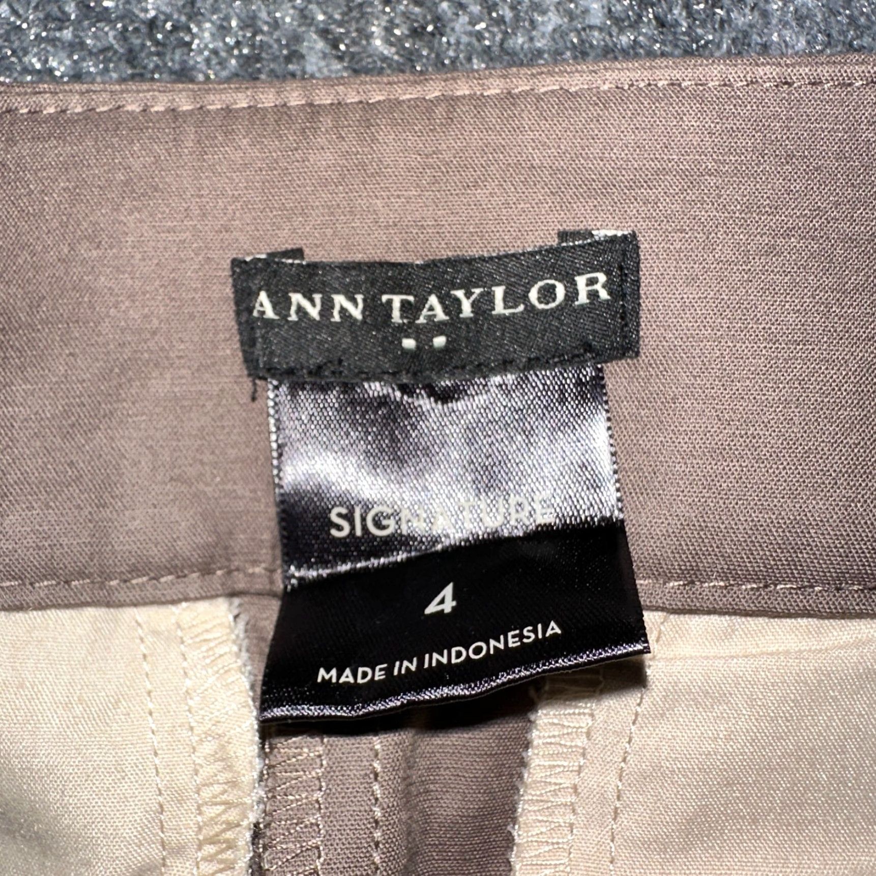 Ann Taylor Ann Taylor Signature Pants Womens 4 Brown Cotton Stretch Cuffed Crop Flat Front Size 27" / US 4 / IT 40 - 3 Thumbnail