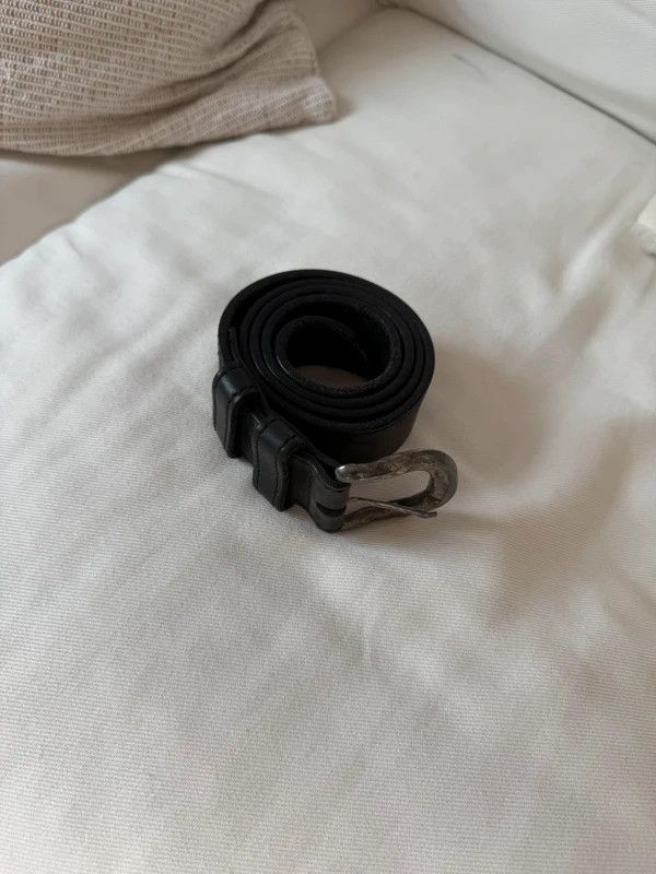 Vintage Vintage Black Leather Belt — Classic Faded Look 28″ Size 28 - 1 Thumbnail