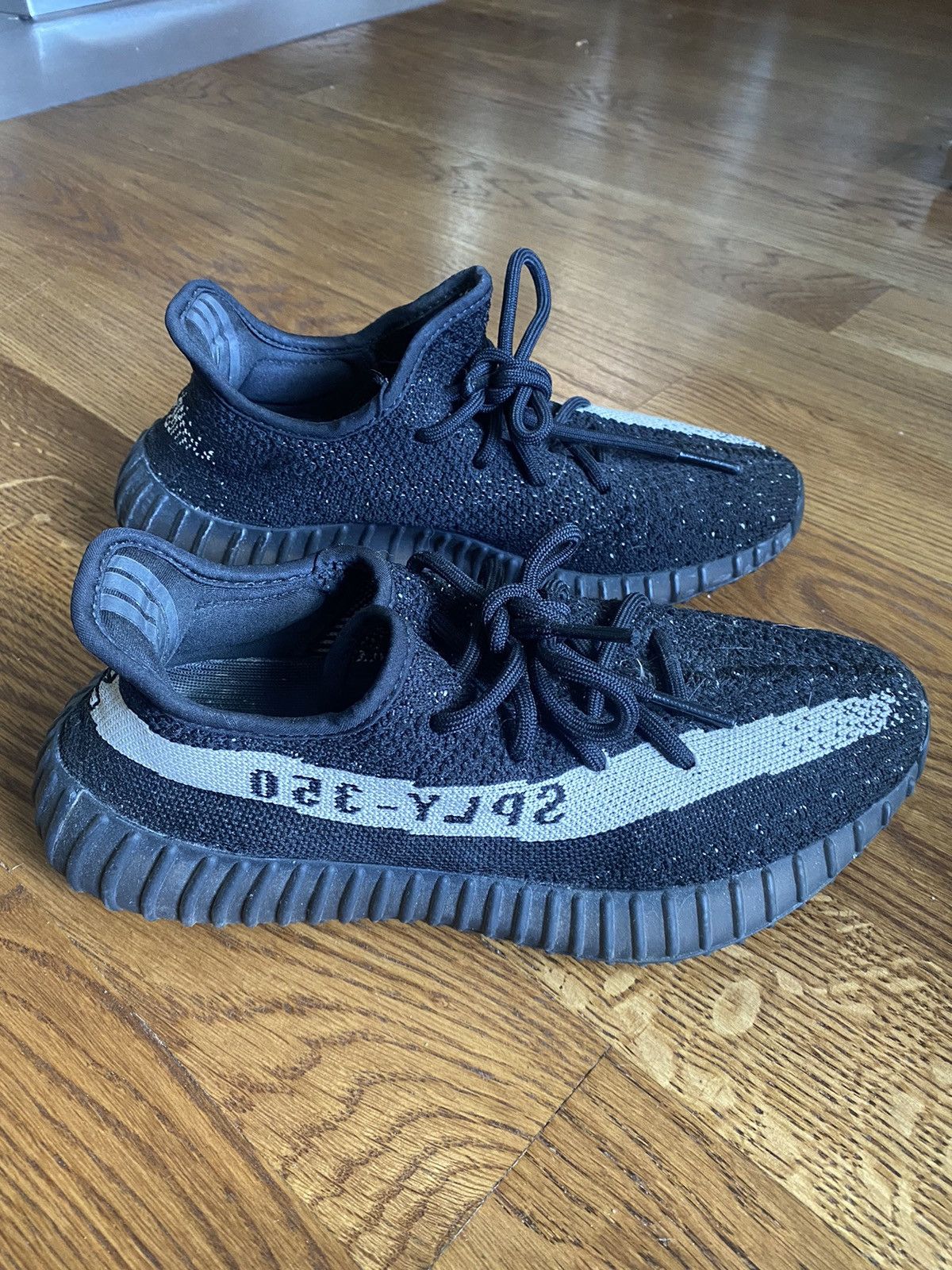 Adidas × Kanye West adidas YEEZY BOOST 350v2 Oreo Size US 6 / EU 39 - 5 Thumbnail