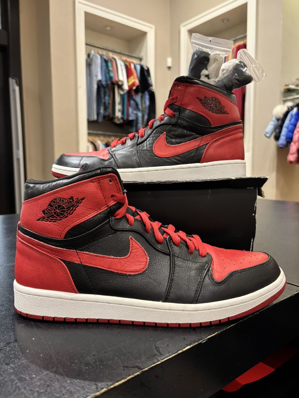 Jordan Brand Jordan 1 retro high 2010 ‘Banned’ Size US 12 / EU 45 - 2 Thumbnail