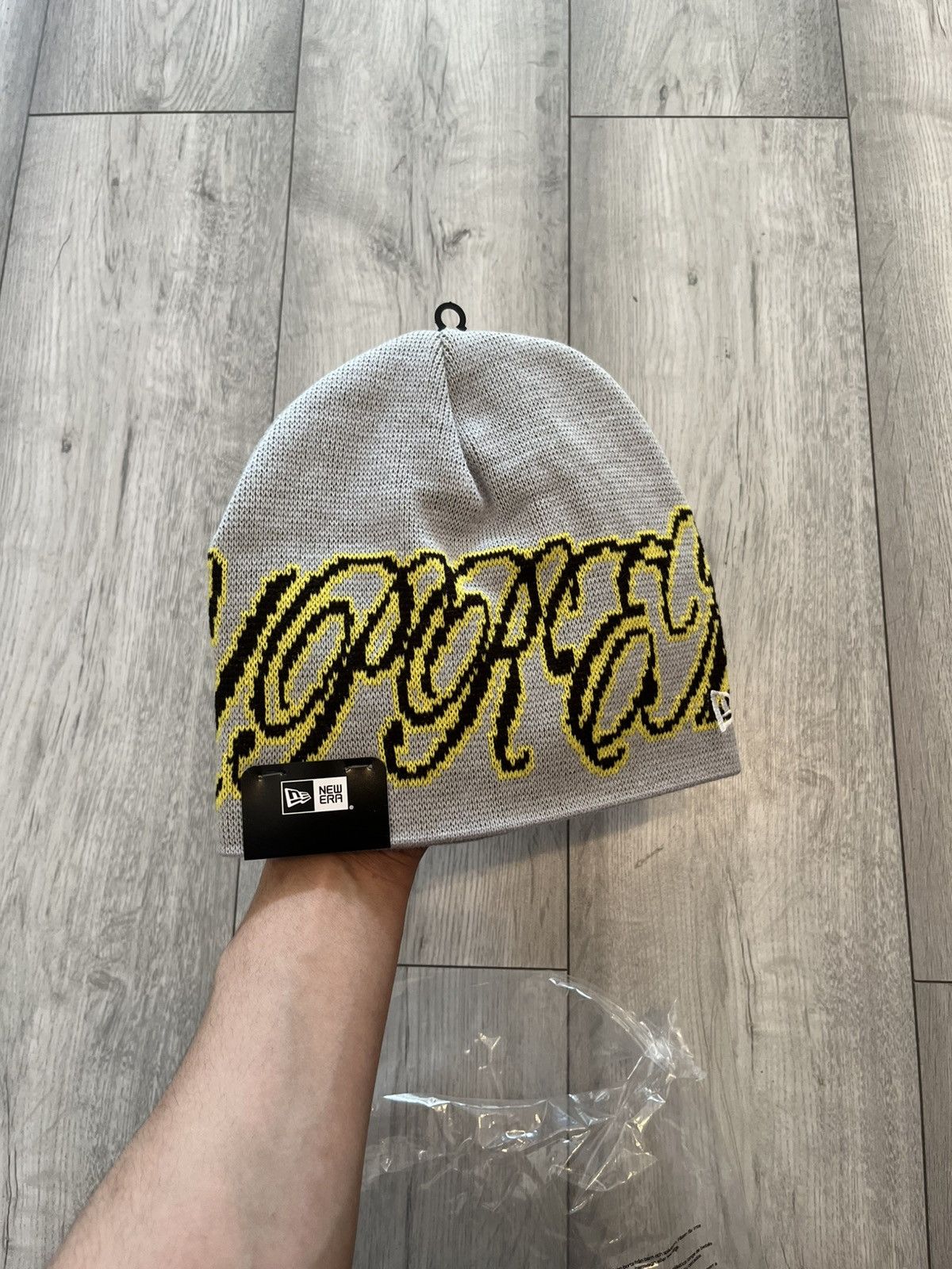 Supreme Supreme SS26 New Era Cursive Beanie Grey Size ONE SIZE - 1 Thumbnail